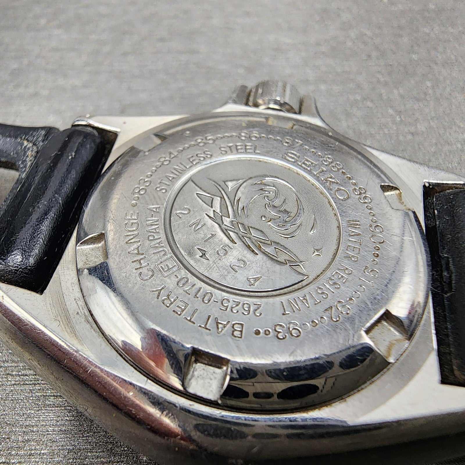 Seiko Dive Watch Women 34mm White Dial Silver Tone Date 26250170 PARTS7