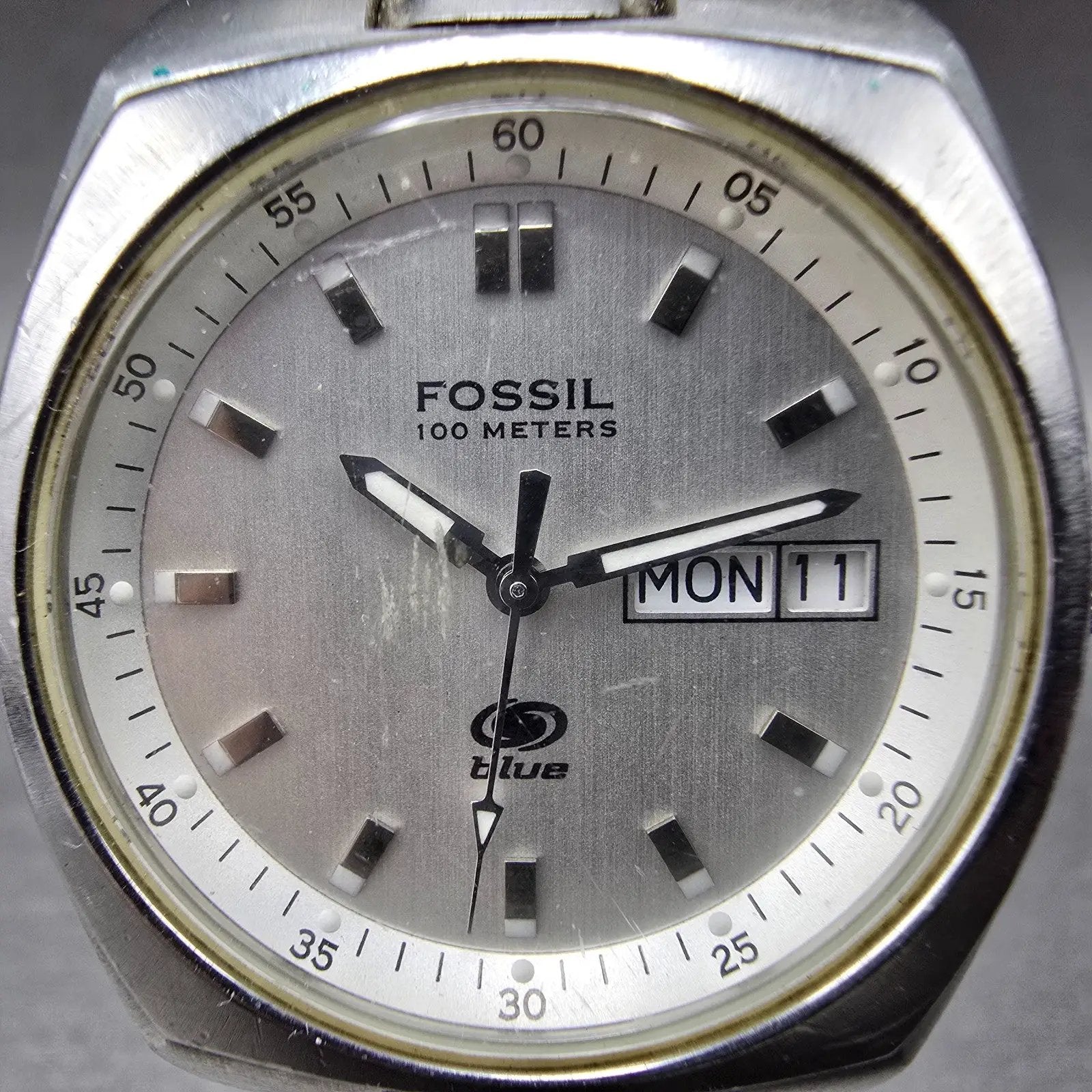 Fossil Blue Watch Women 33mm Silver Dial Silver Tone Daydate AM-3588 New Battery1