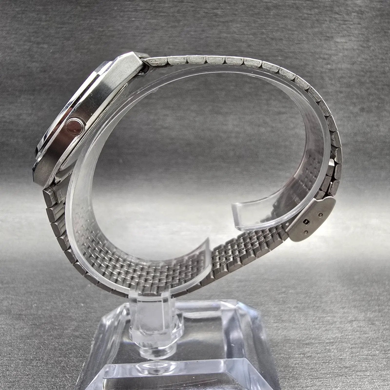 Seiko Watch Men 32mm Silver Dial Silver Tone Daydate Rectangle 5933-5040 New Bat6