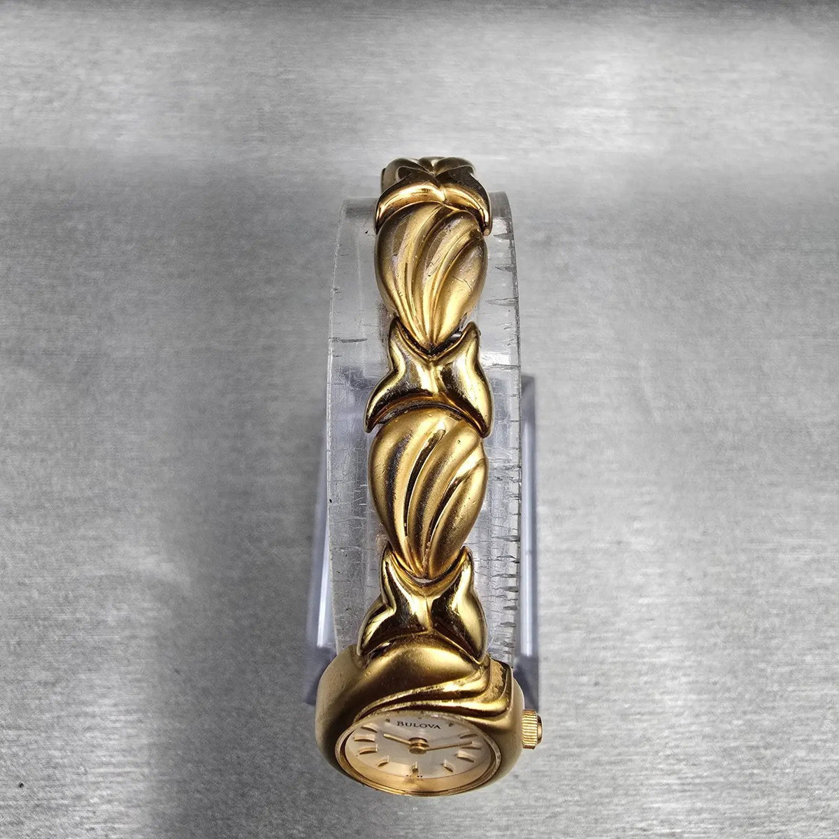 Bulova Watch Women 17mm MOP Dial Gold Tone Oval 97T67 New Battery VTG5