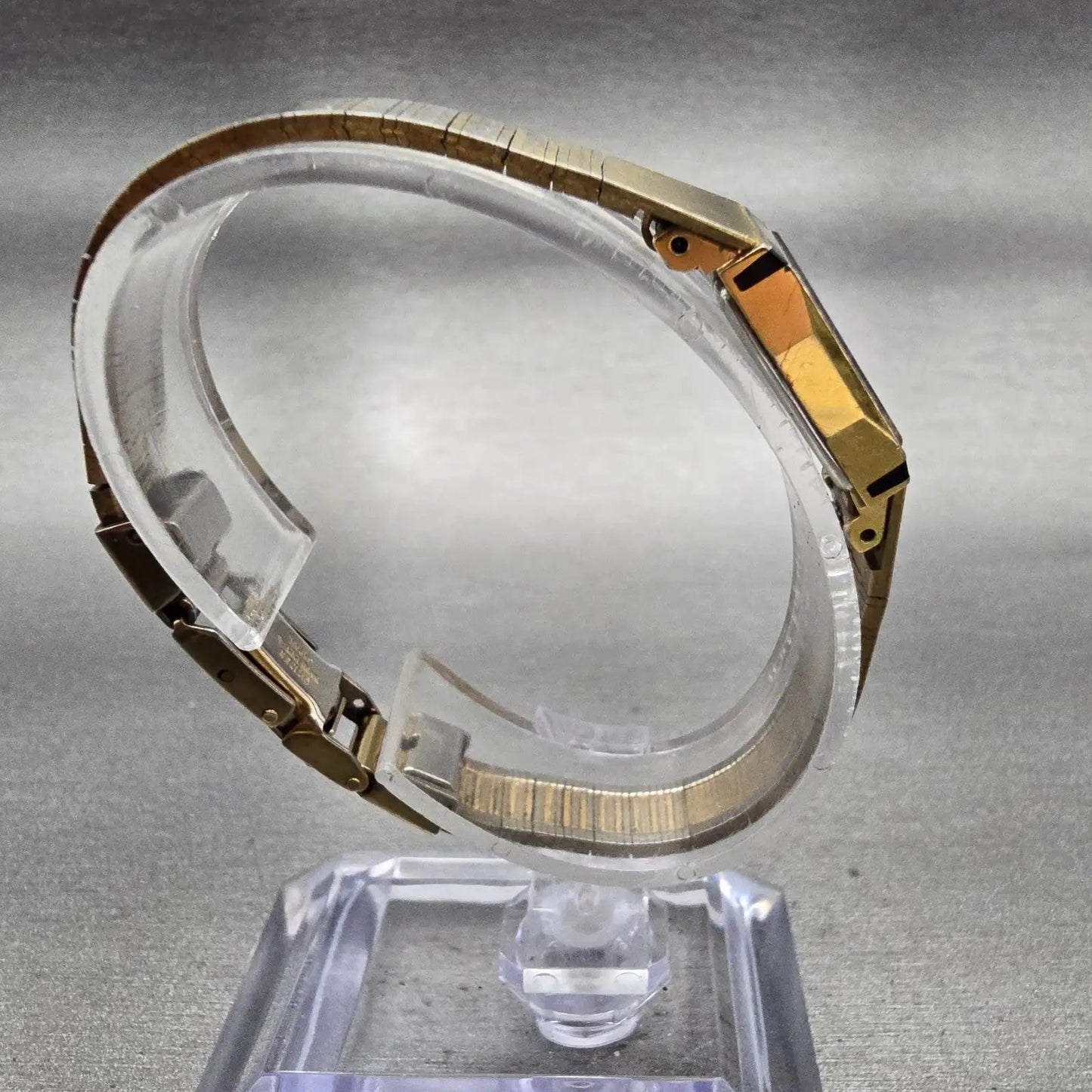 Citizen CQ Watch Women 12mm Black Dial Gold Tone Rectangle 2250-226224 New Batt8