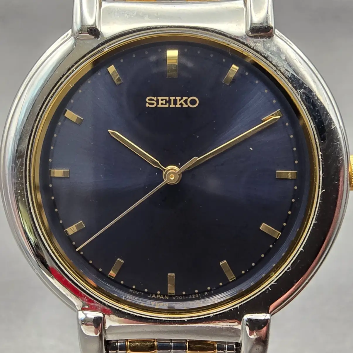 Seiko Watch Men 34mm Blue Dial Two Tone Round V701-1771 New Battery Vintage1