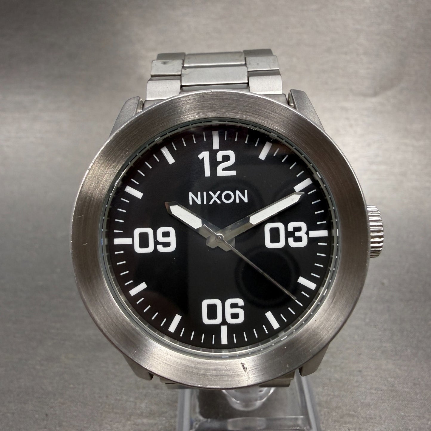 Nixon The Private Watch Men 42mm Black Dial Silver Tone Round Bracelet New Batt0