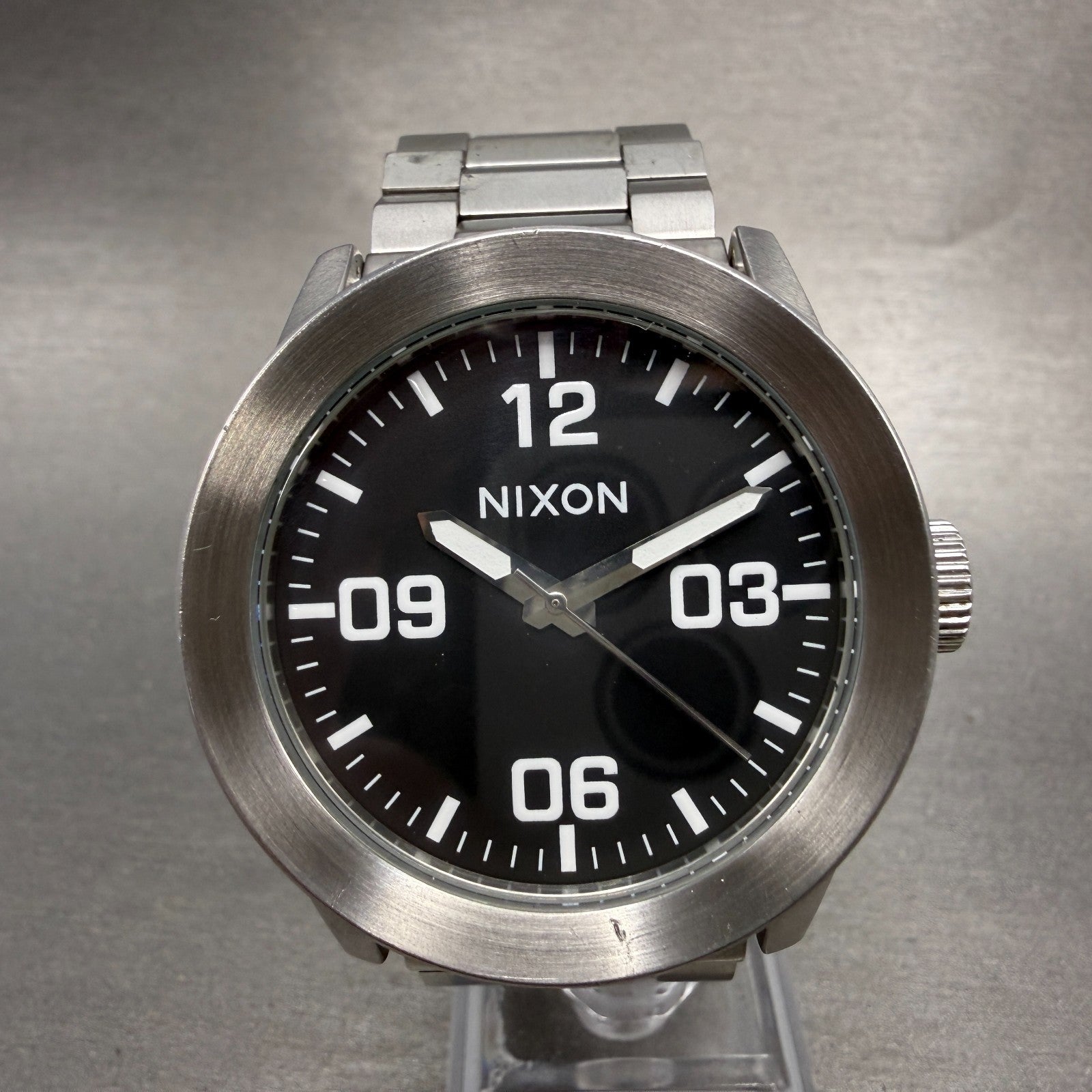 Nixon The Private Watch Men 42mm Black Dial Silver Tone Round Bracelet New Batt0