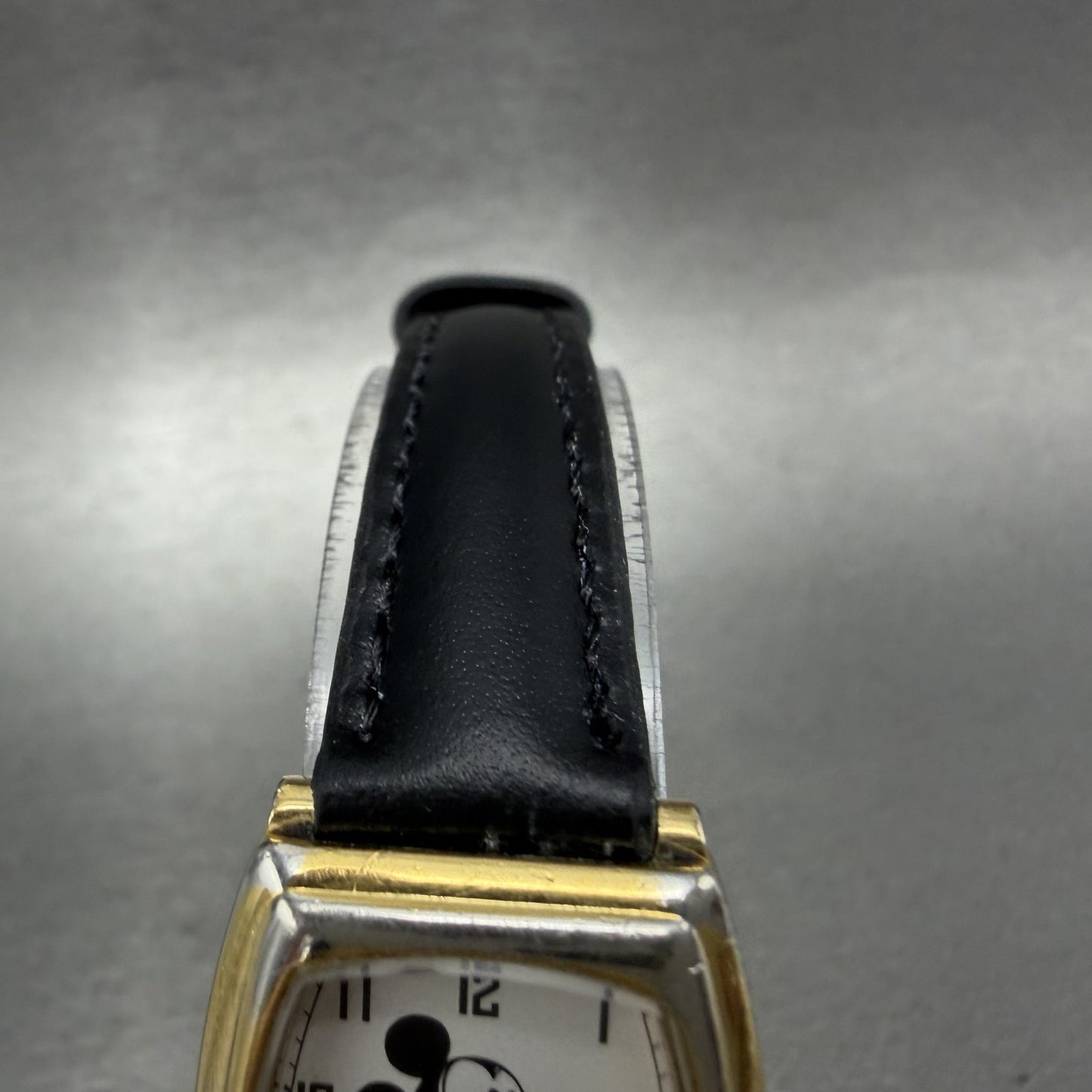 Seiko Mickey Mouse Watch Women 21mm White Dial Gold Rectangle 2K025009 NewBat4