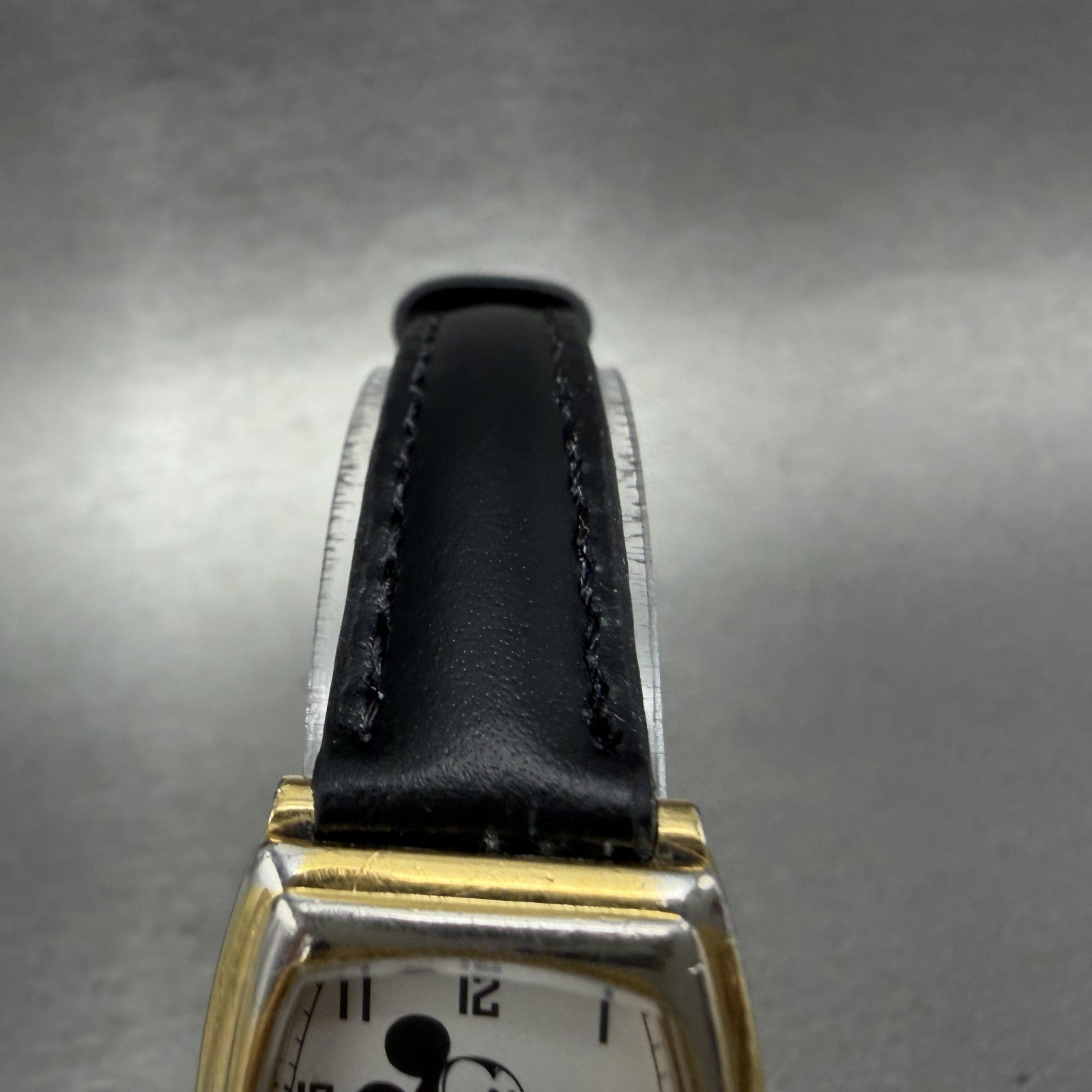 Seiko Mickey Mouse Watch Women 21mm White Dial Gold Rectangle 2K025009 NewBat4