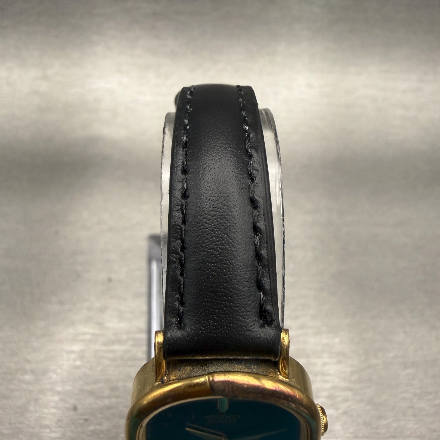 Seiko Watch Women 23mm Black Dial Gold Tone Oval 4700-5039 Vintage New Battery4