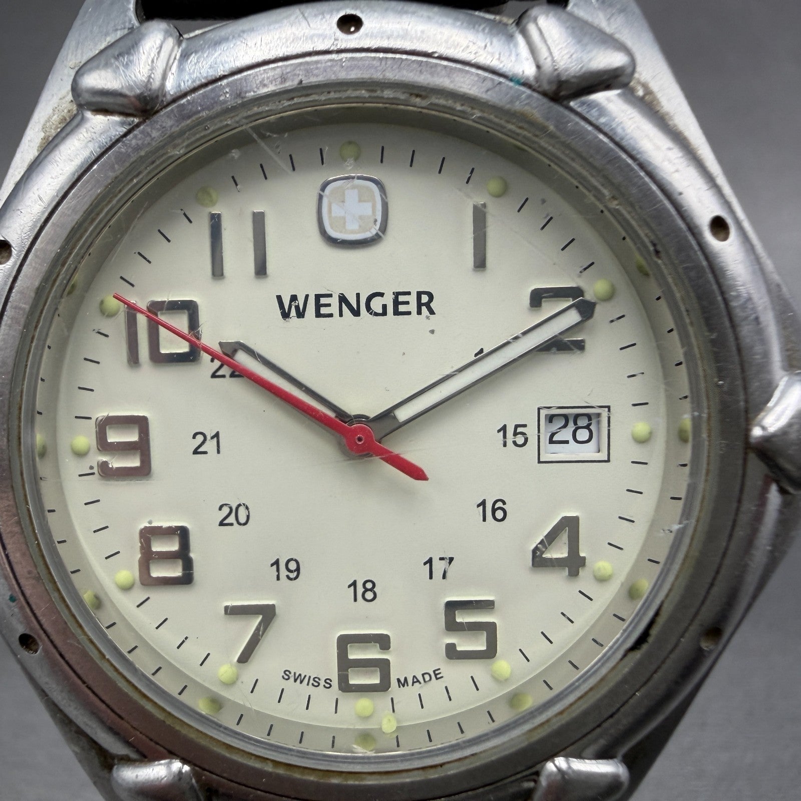 Wenger Watch Men 41mm White Dial Steel Date Round 7311X Band New Battery1