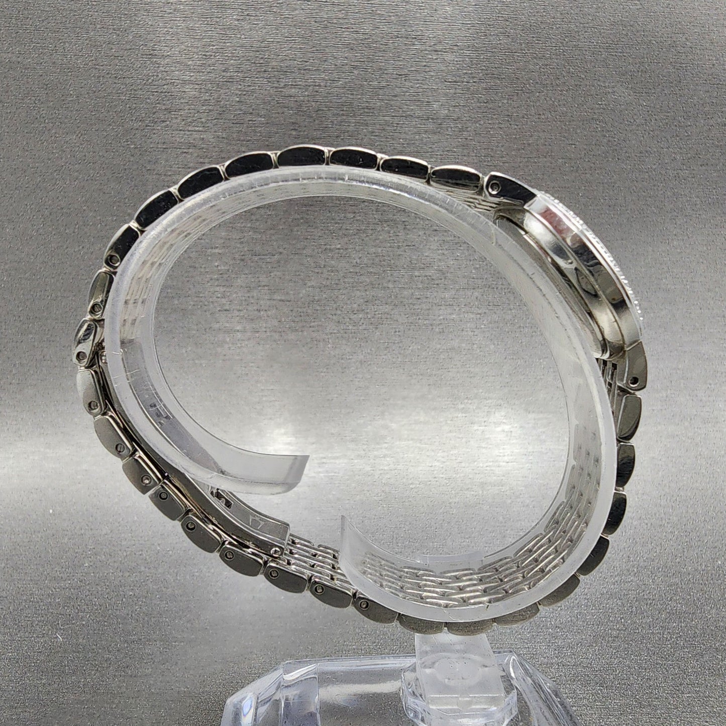 Bulova Watch Women 26mm White Dial Silver Tone Round Date 96r203 New Battery