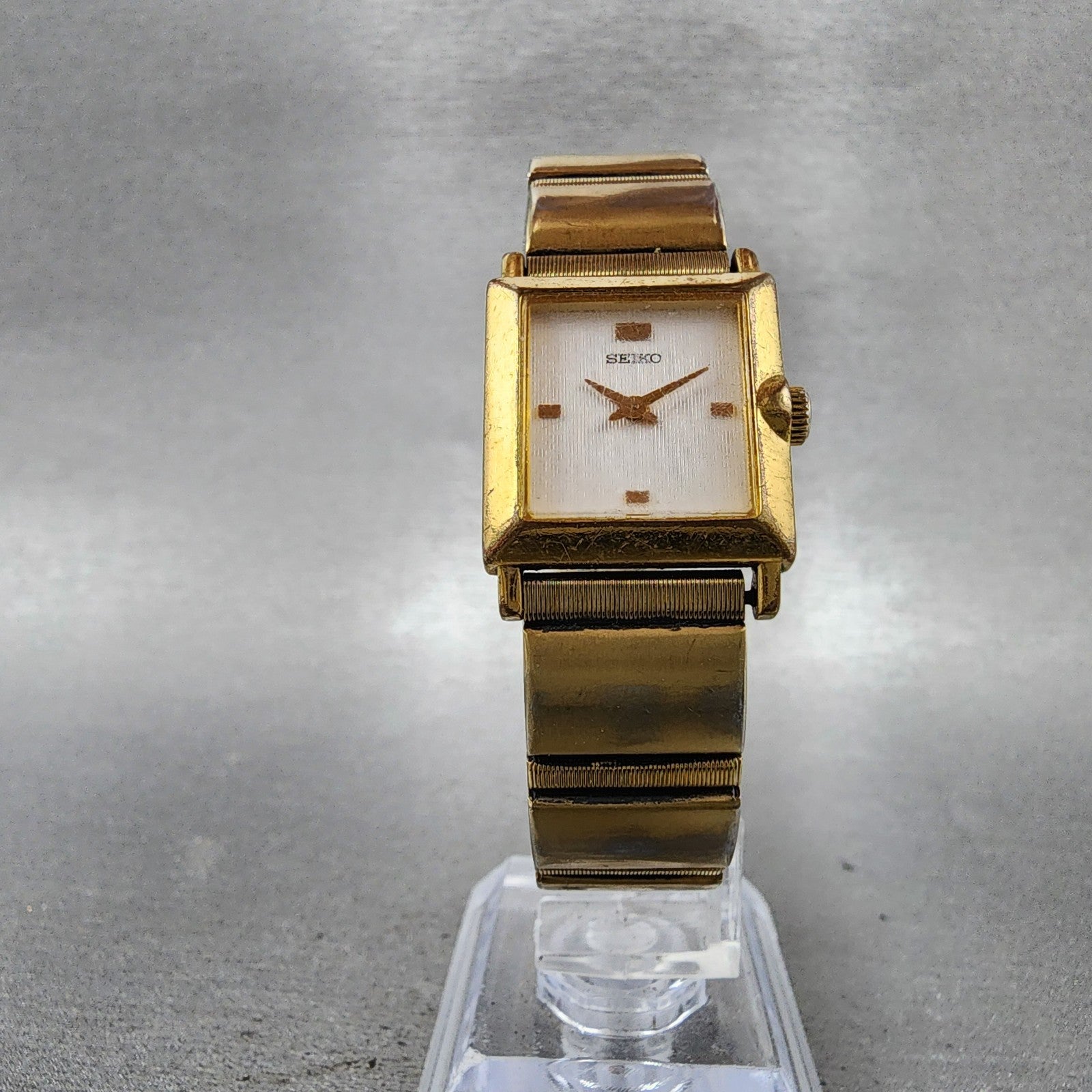 Seiko Tank Watch Women 20mm White Dial Gold Tone Square V4006530 New Battery5