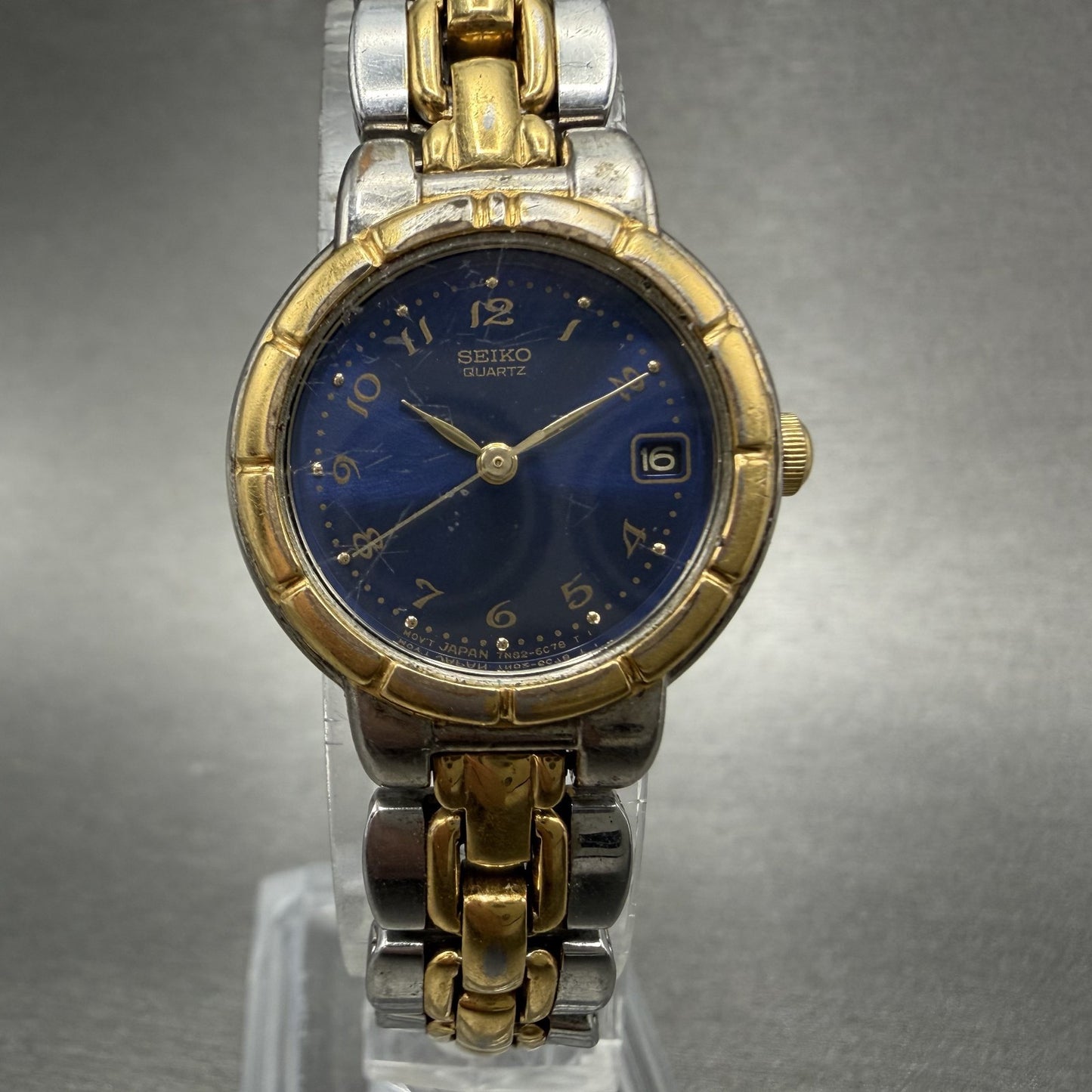 Seiko Watch Women 23mm Blue Dial Two Tone Date Round 7N82-6B79 New Battery0