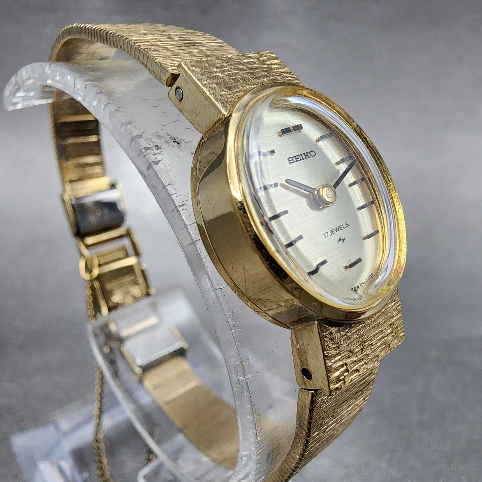 Seiko Watch Women 15mm Champange Dial Gold Plated Oval 117020 Manual Wind Runs3