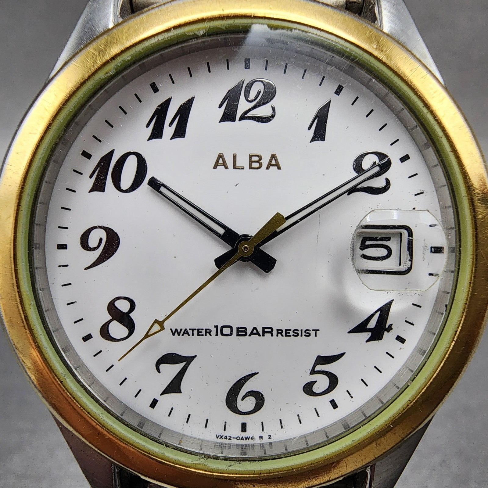 Seiko ALBA Watch Men 37mm White Dial Two Tone Date Round VX420AH0 New Battery1