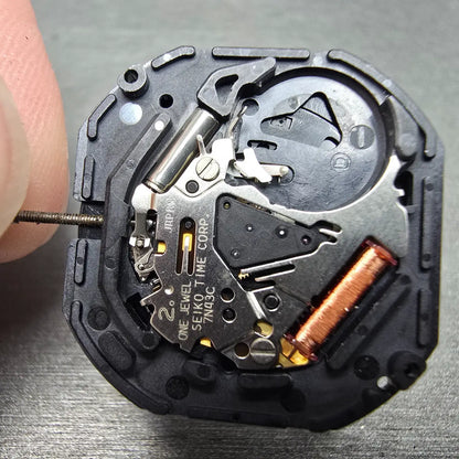 Seiko 7N43C Quartz Movement Black Daydate Three Hand Runs6