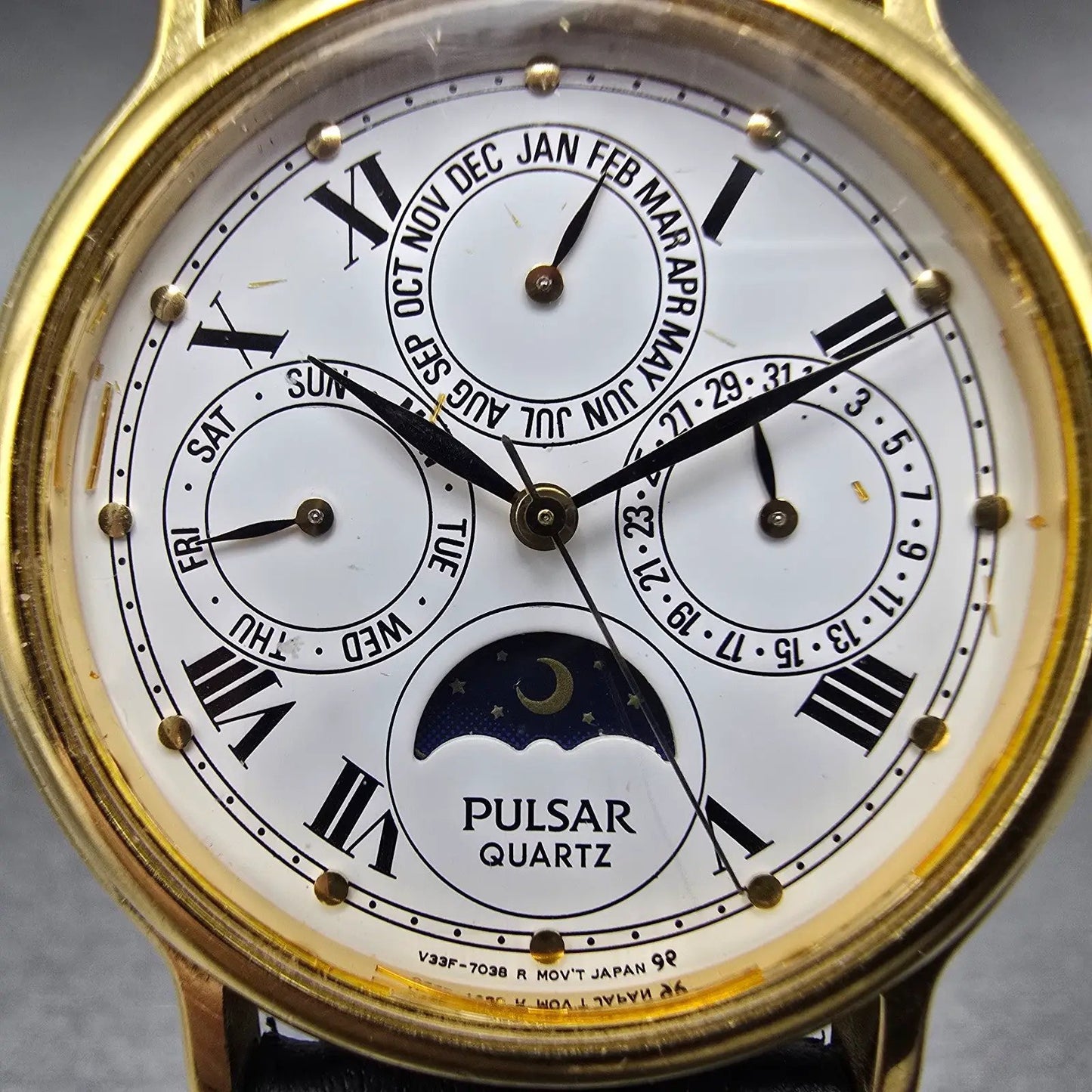 Seiko Pulsar Triple Calendar Watch Men 34mm White Dial Gold Tone V33F7020 NewBat1