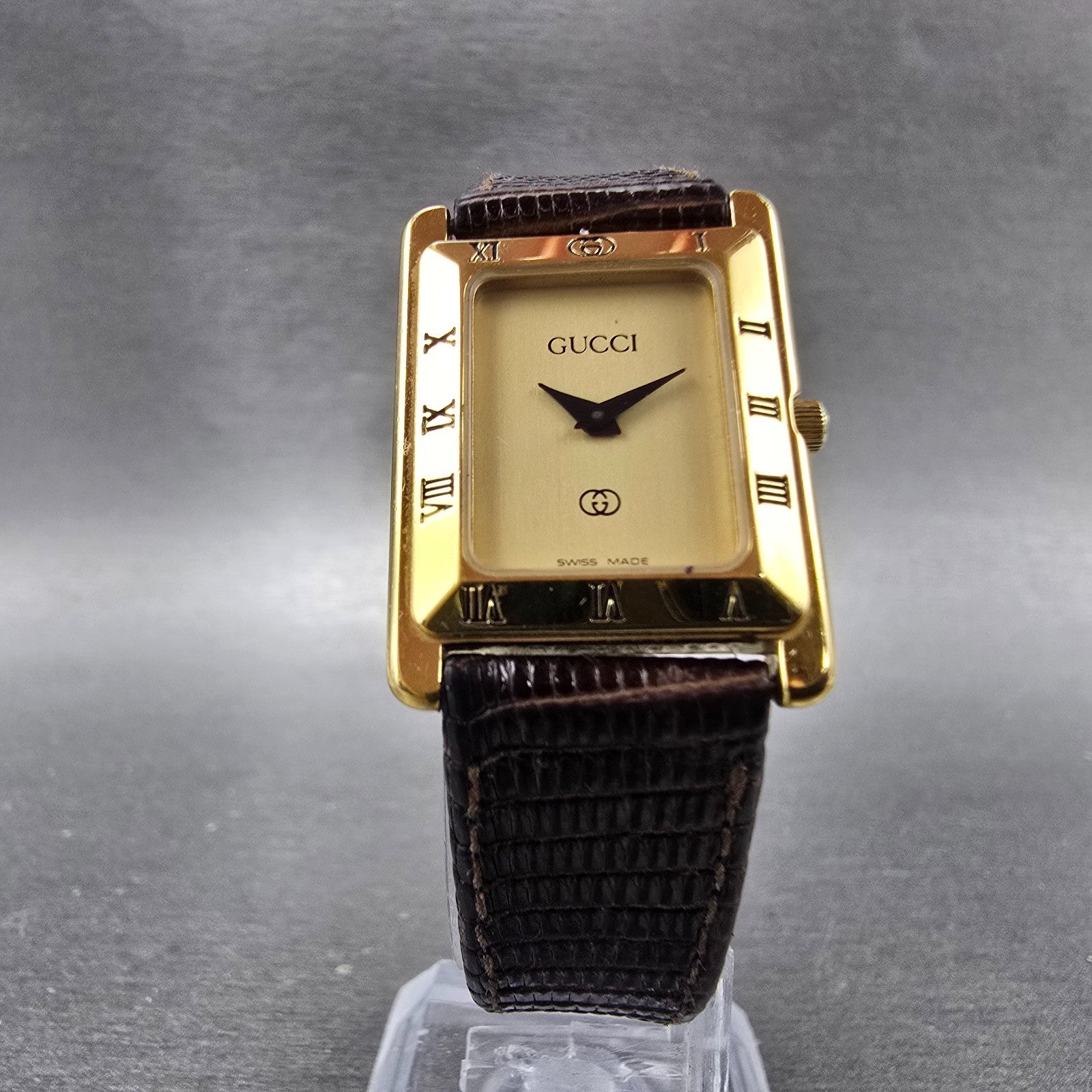 Gucci 4200FL Tank Watch Women 21mm Champagne Dial Gold Tone New Battery Vintage5