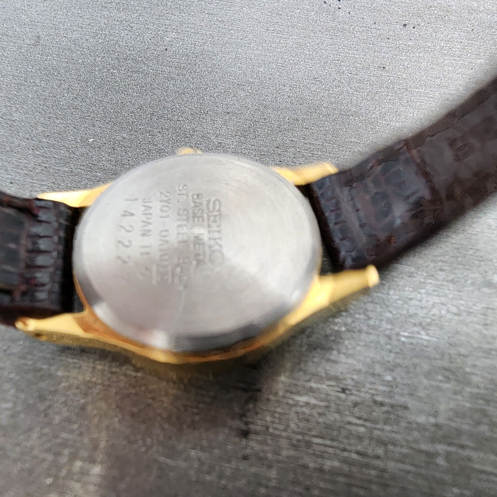 Seiko Watch Women 20mm Champagne Dial Gold Tone Round 2y010a10 New Battery9