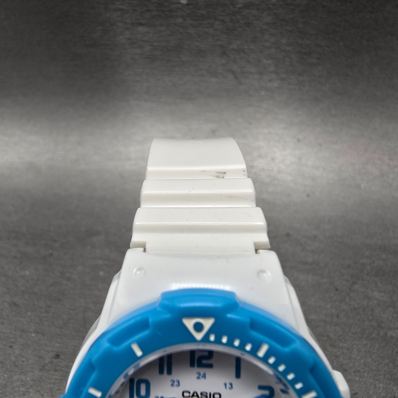 Casio Dive Watch Women 33mm White Dial White & Blue Tone Date LRW-200H New Batt4