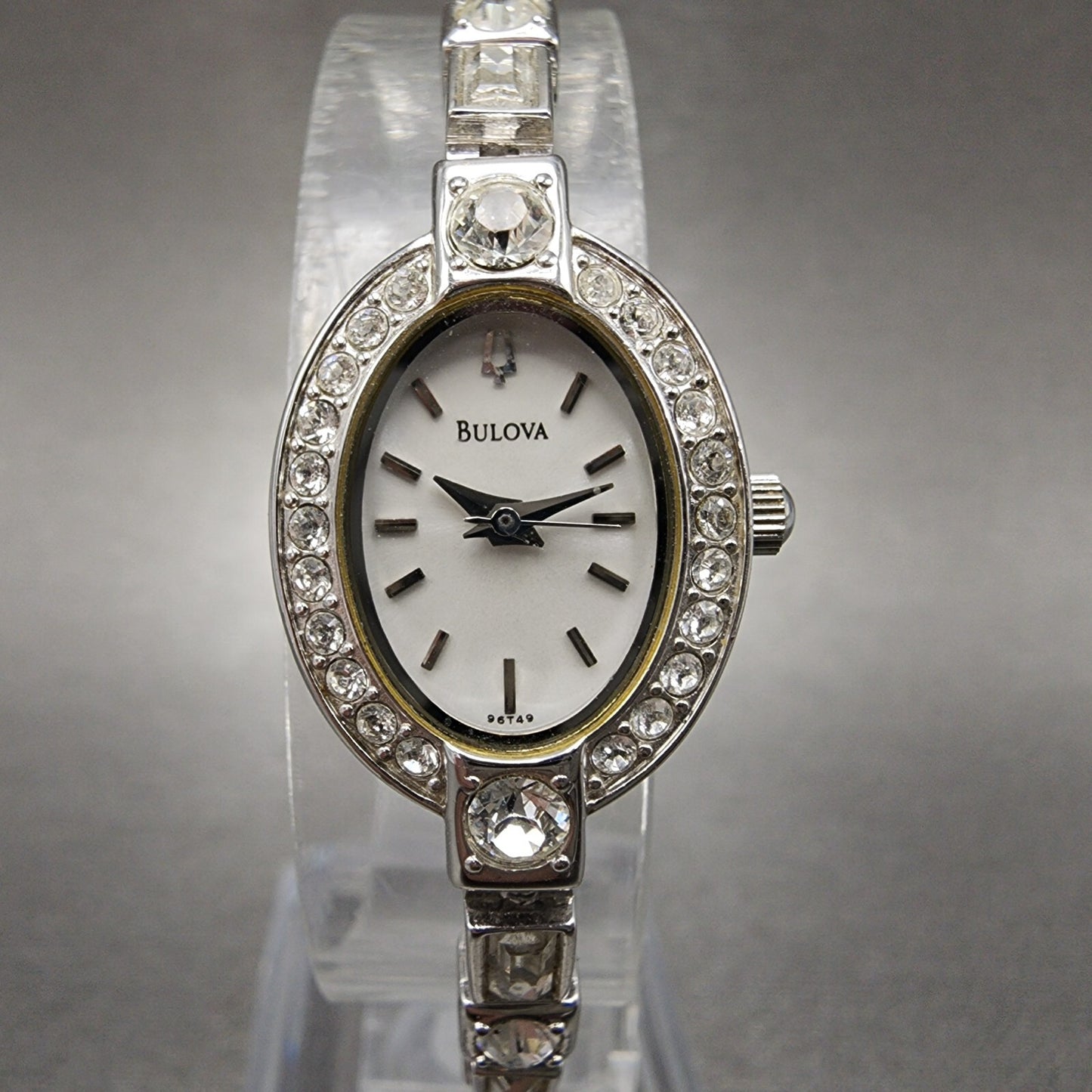 Bulova Crystal Watch Women 17mm Silver Dial Silver Tone Oval 96T49 New Batt0