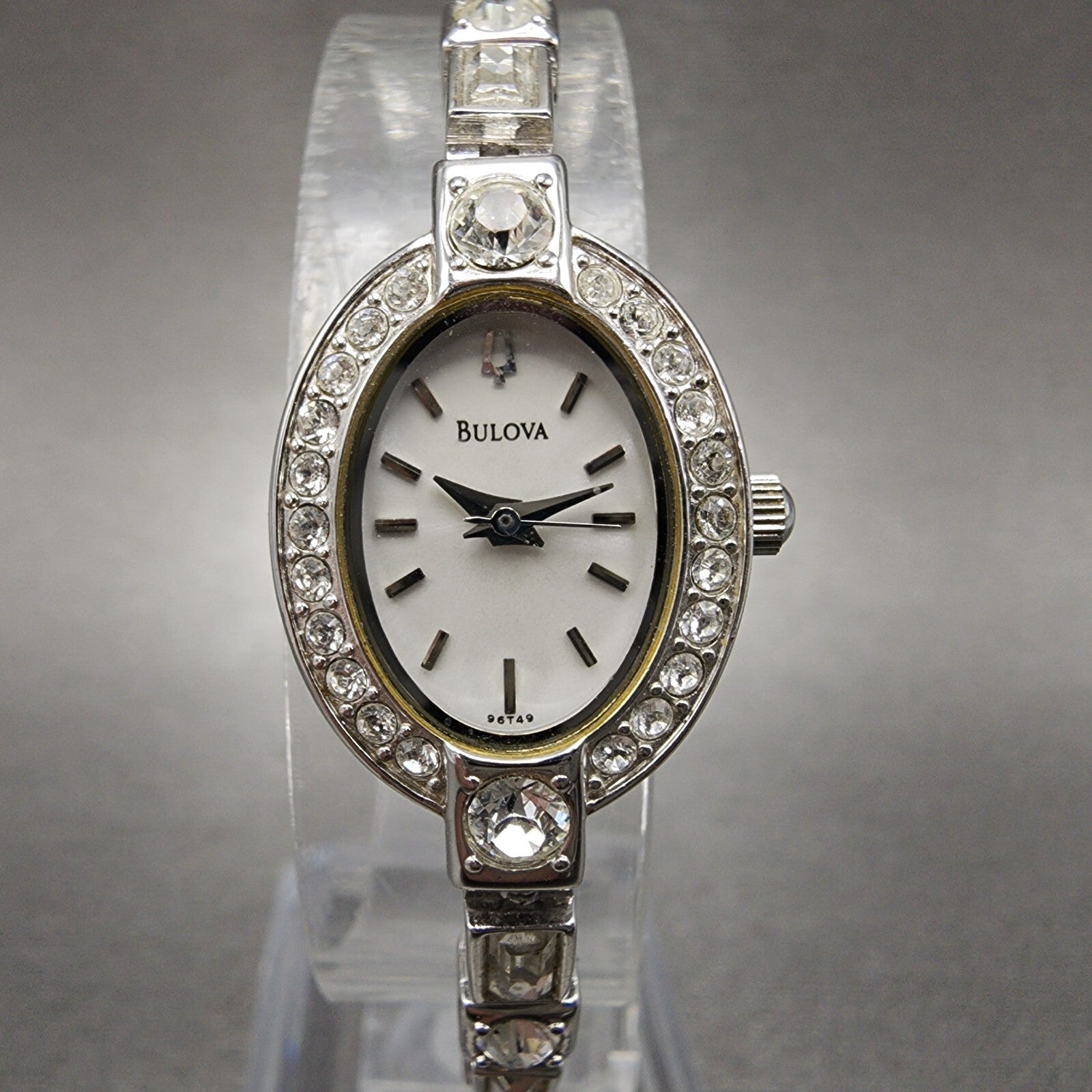 Bulova Crystal Watch Women 17mm Silver Dial Silver Tone Oval 96T49 New Batt0