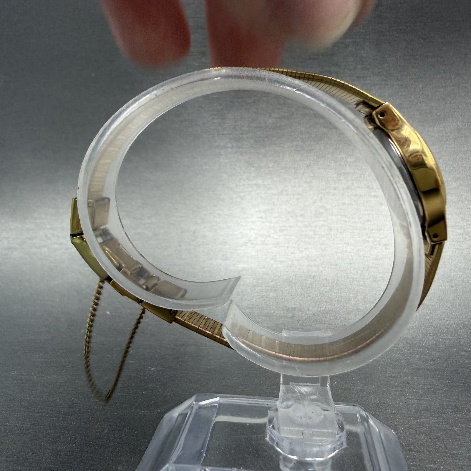 Seiko Watch Women 18mm Black Dial Gold Tone Round V401-0250 New Battery8