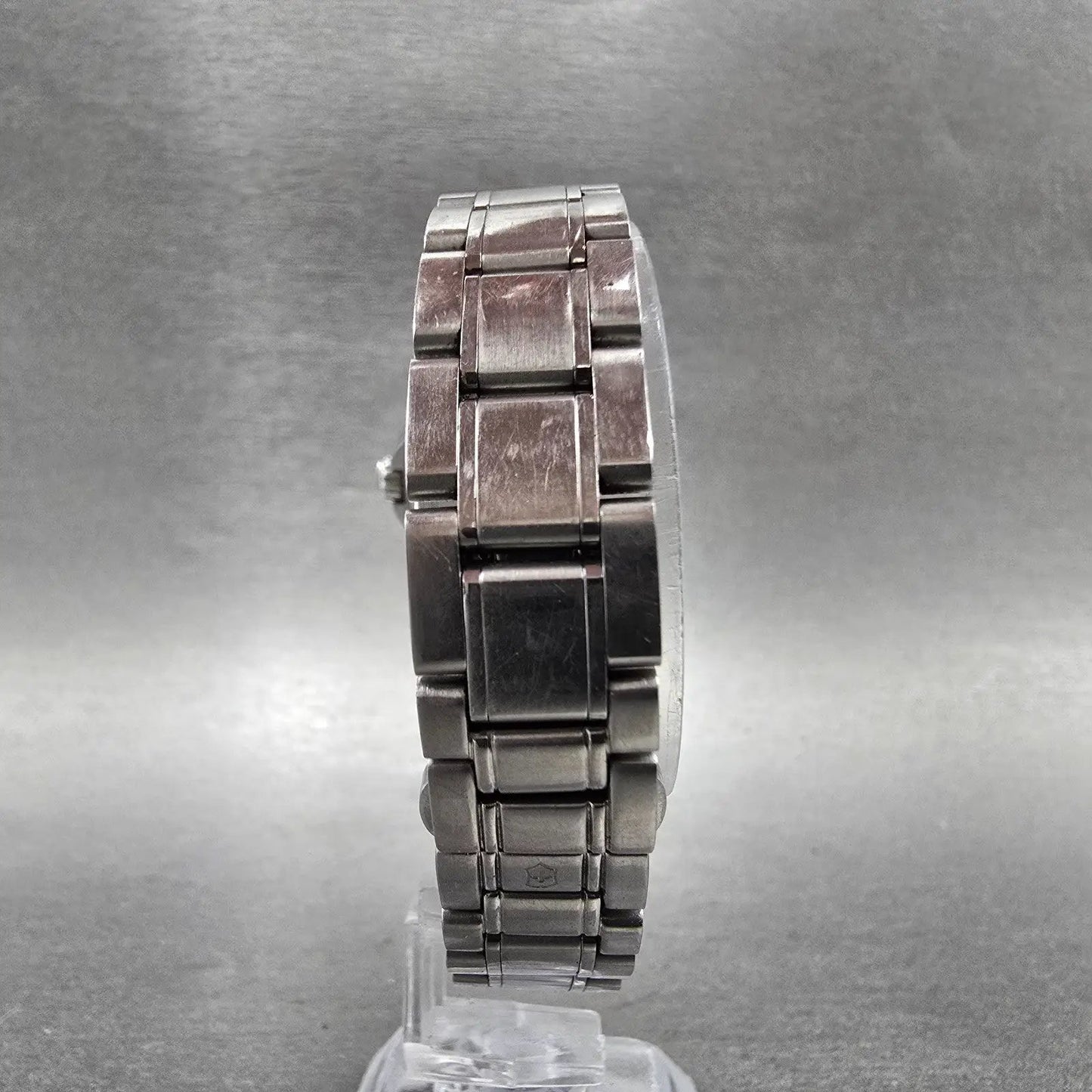 Victorinox Swiss Army Officer Watch Women 28mm Black Dial Steel Date New Battery8