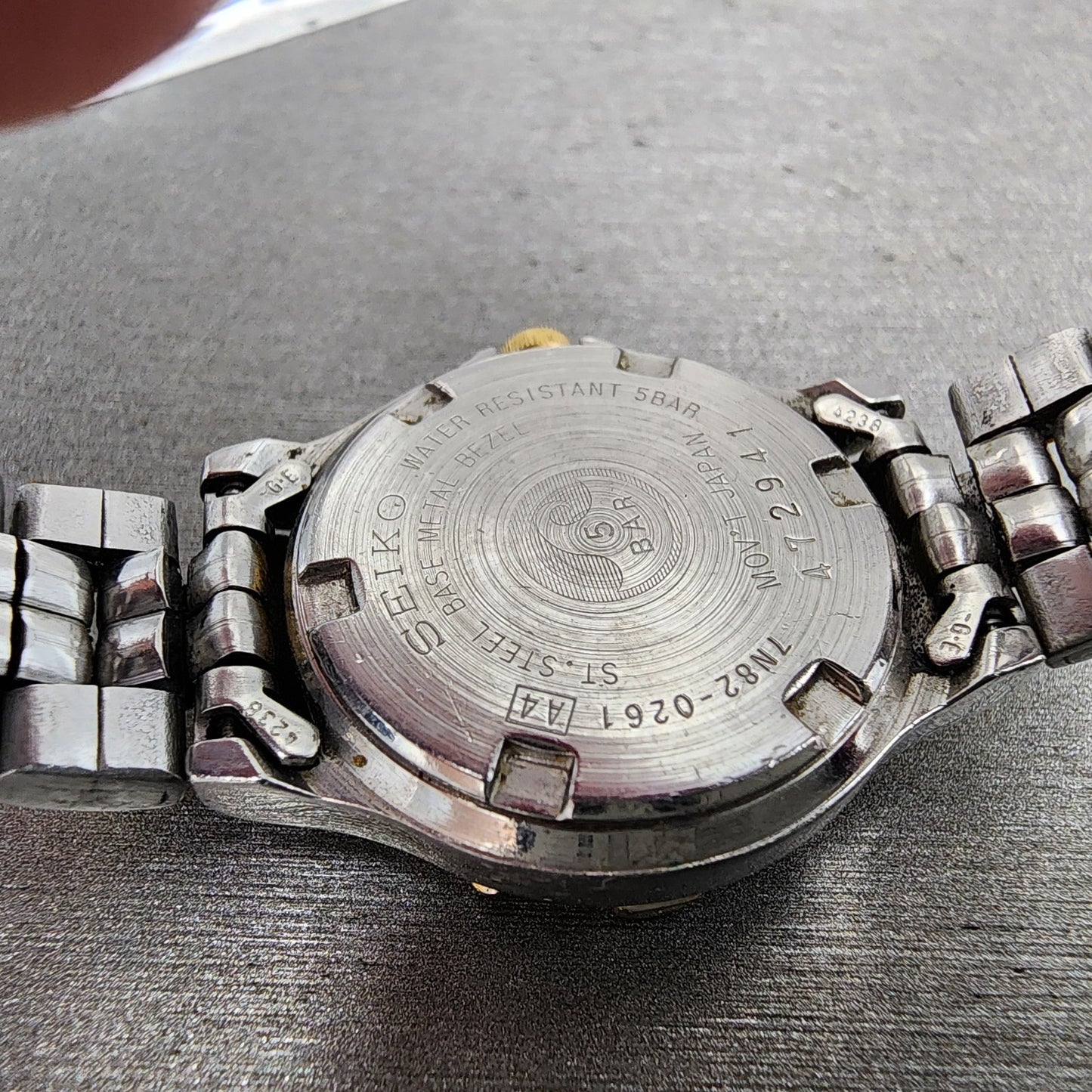 Seiko Sports 50 Watch Women 25mm Silver Dial Two ToneRound 7N820261 New Battery9