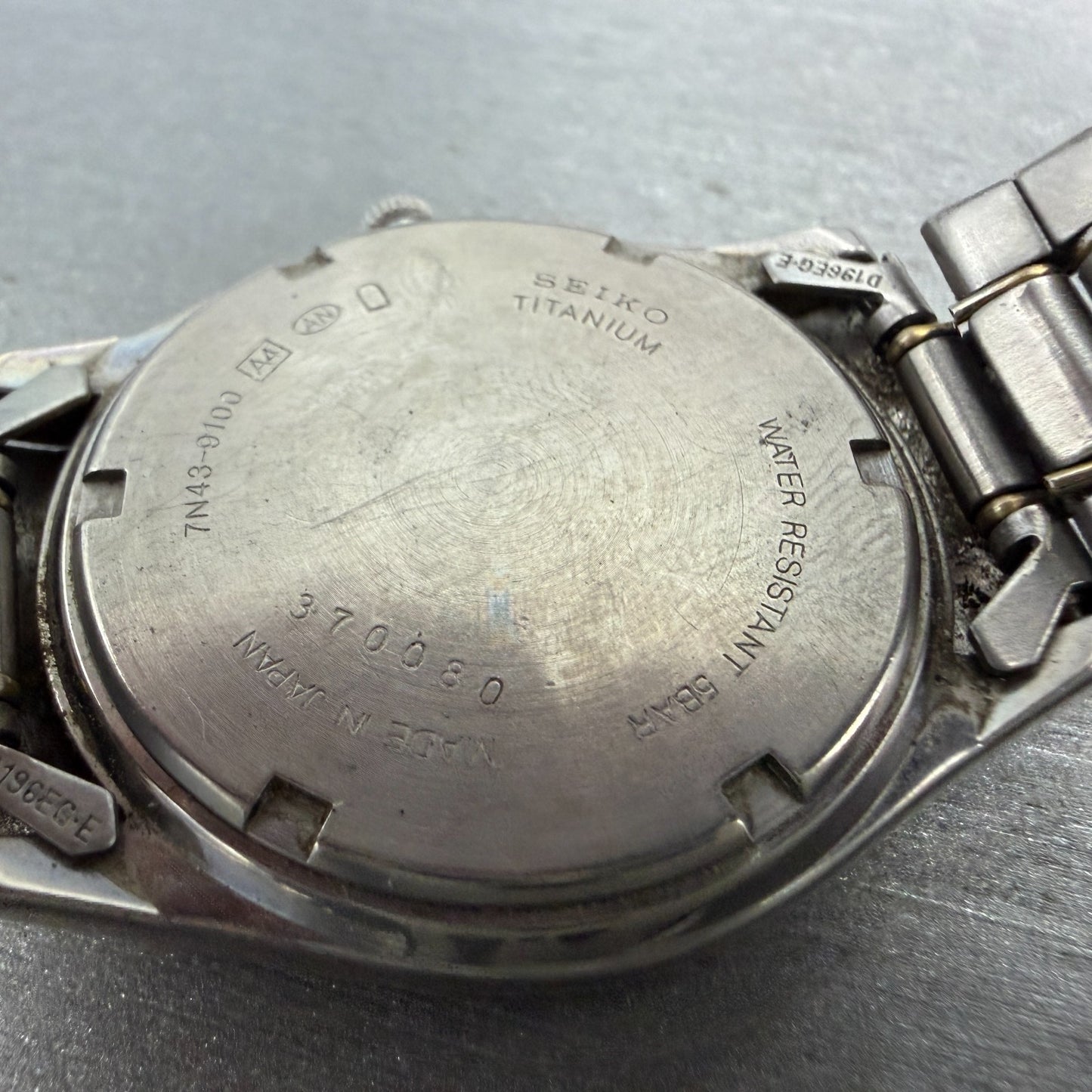Seiko Watch Men 36mm Champagne Dial Two Tone Titanium Daydate 7N43-9100 New Bat39