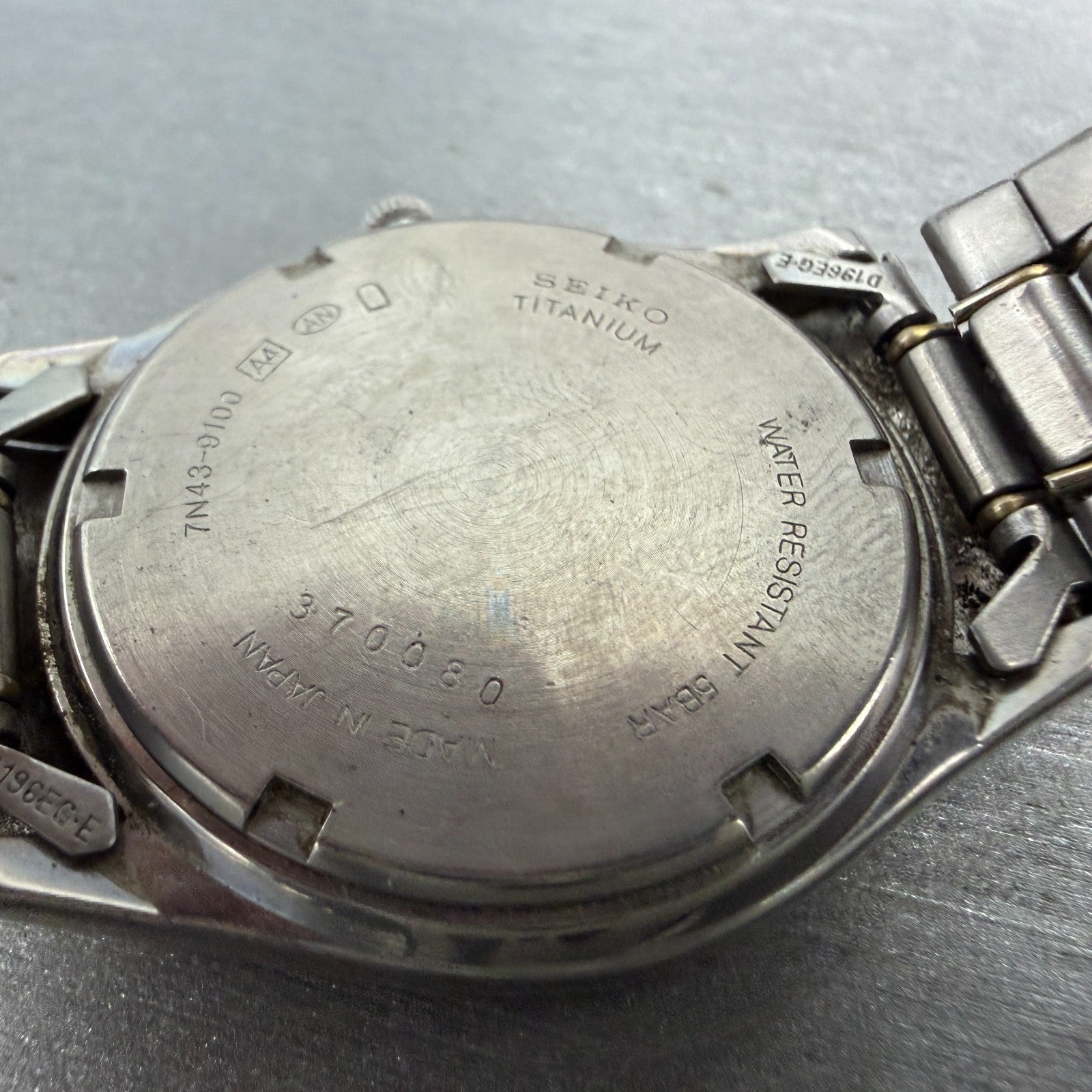 Seiko Watch Men 36mm Champagne Dial Two Tone Titanium Daydate 7N43-9100 New Bat39