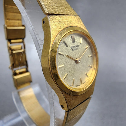 Seiko Watch Women 19mm Champagne Dial Gold Tone 4n00-0661 New Battery