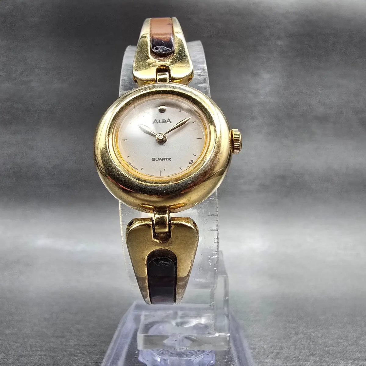 Seiko Alba Watch Women 19mm White Dial Gold Tone Round V232-0230 New Battery5