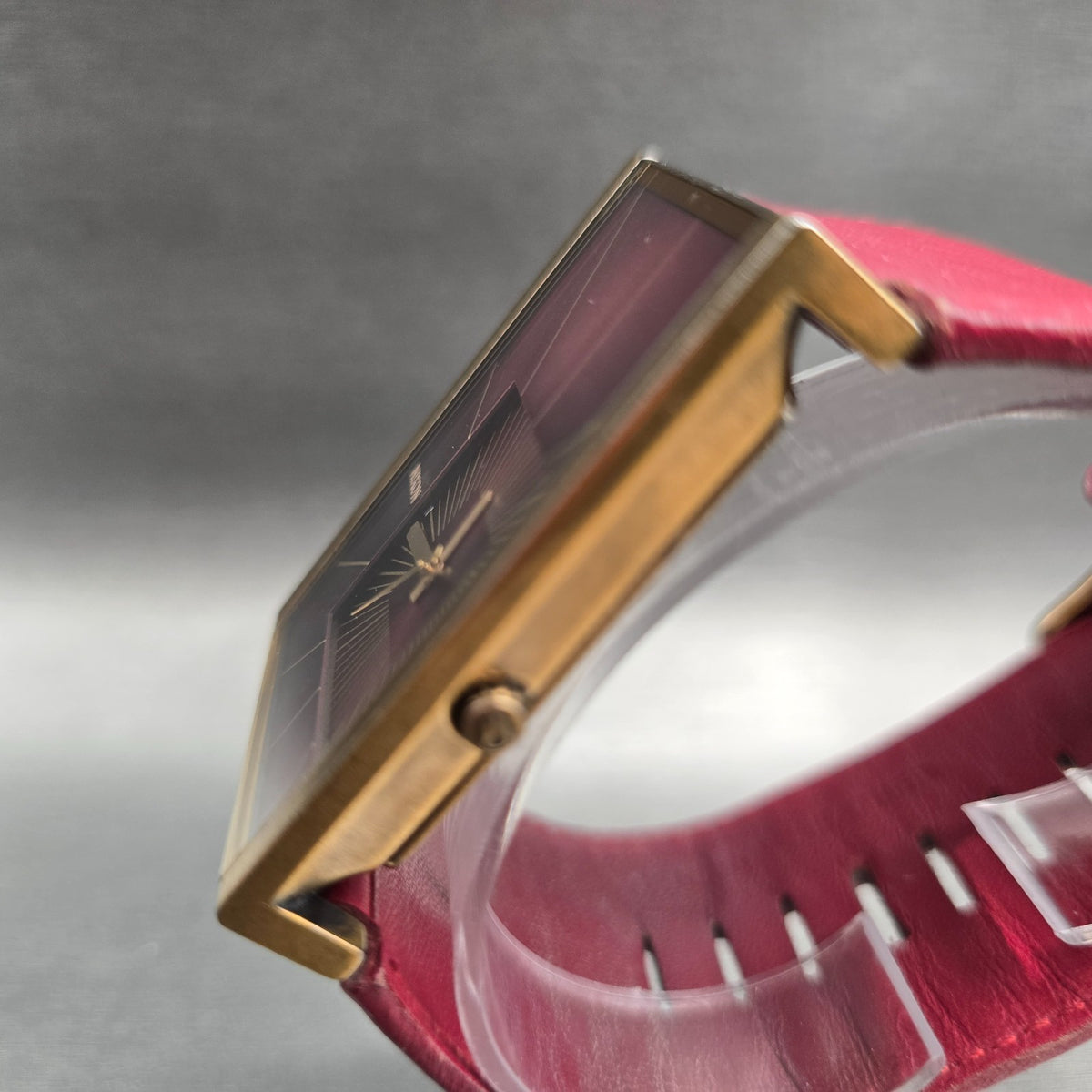 Nixon The Motif Watch Women 38mm Red Dial Gold Tone Rectangle New Battery2