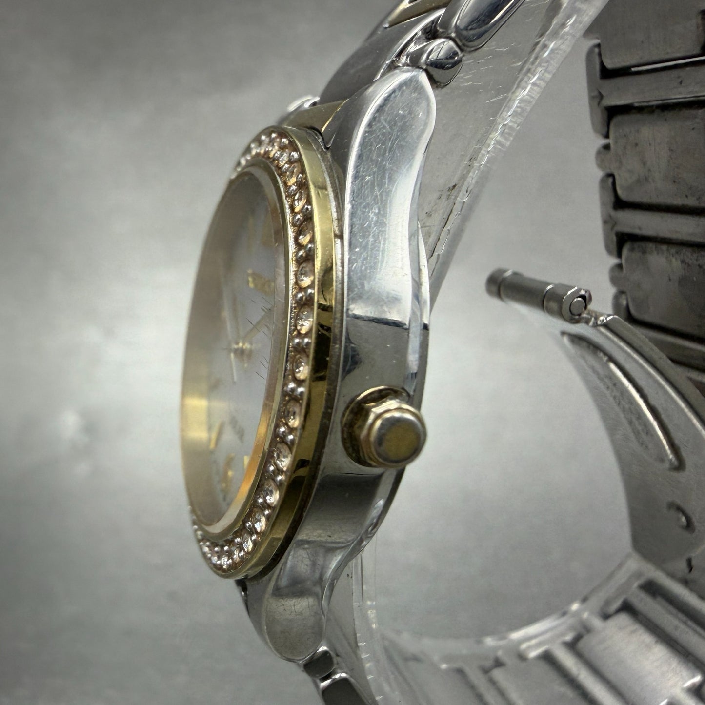 Seiko Solar Watch Women 28mm MOP Dial Two Tone Date Round V137-0AA0 Runs Diamond2