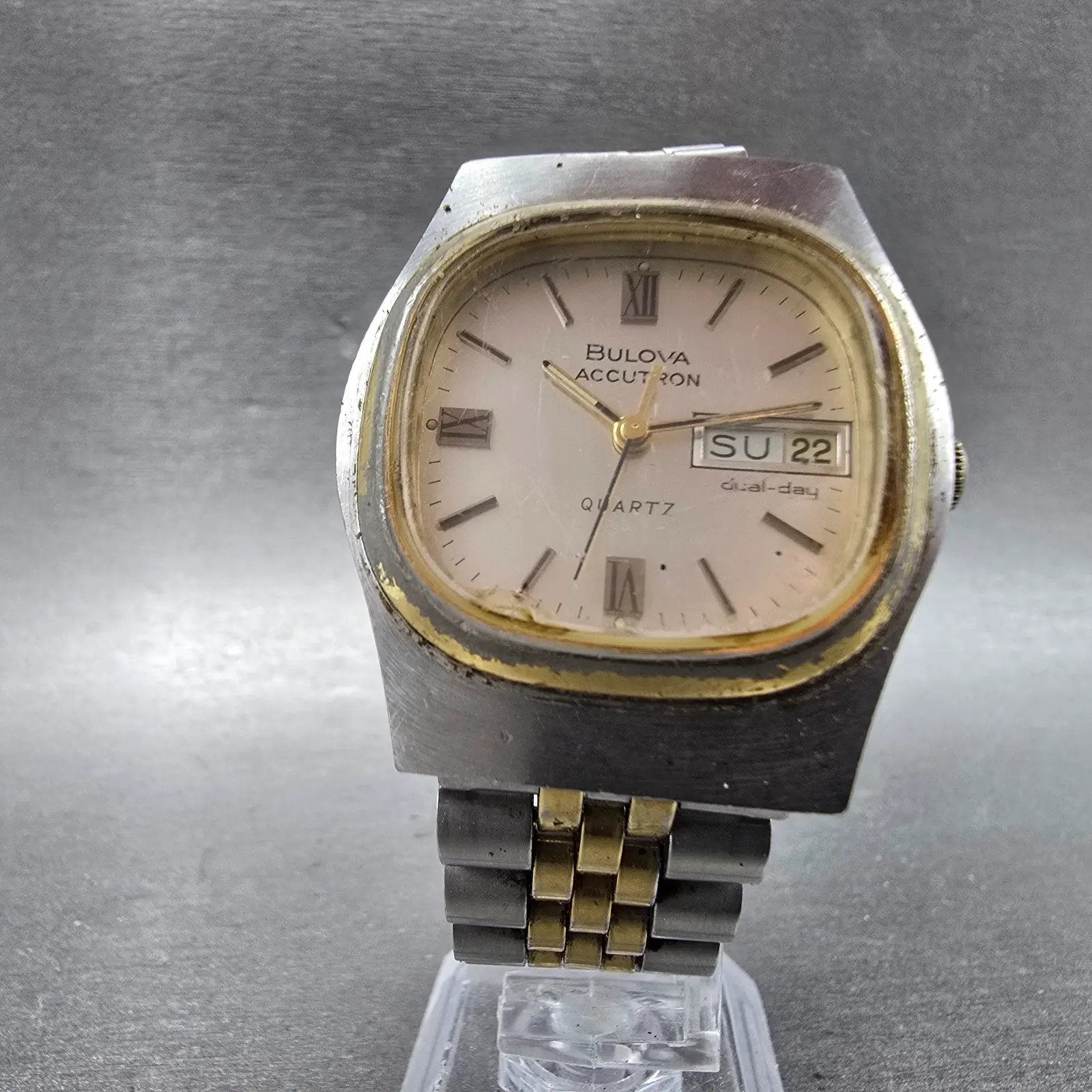 Bulova Accutron Watch Men 35mm Silver Dial Two Tone Daydate Round New Battery5