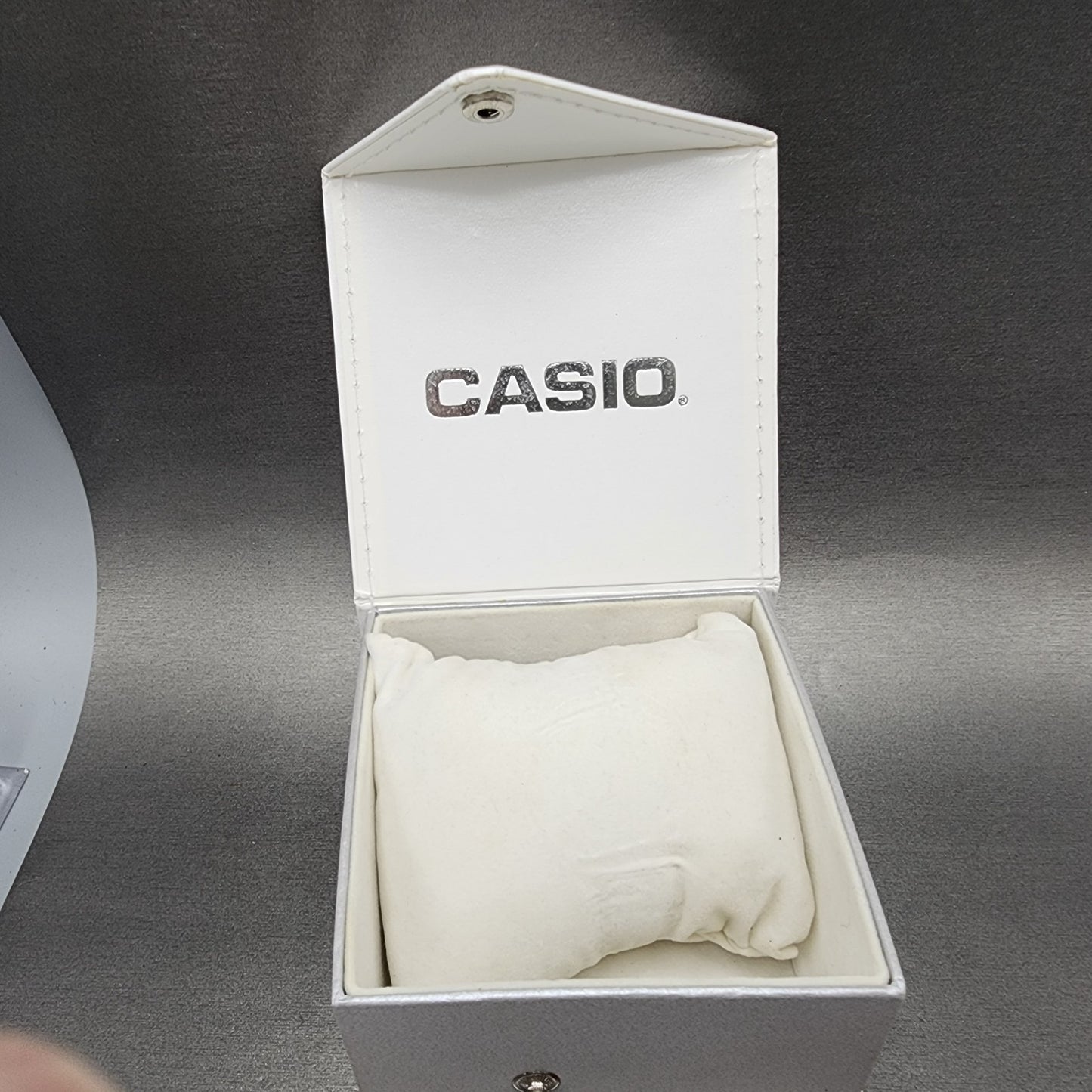 Casio Dive Watch Women 32mm White Dial Silver Tone Round LTP1331 New Battery12