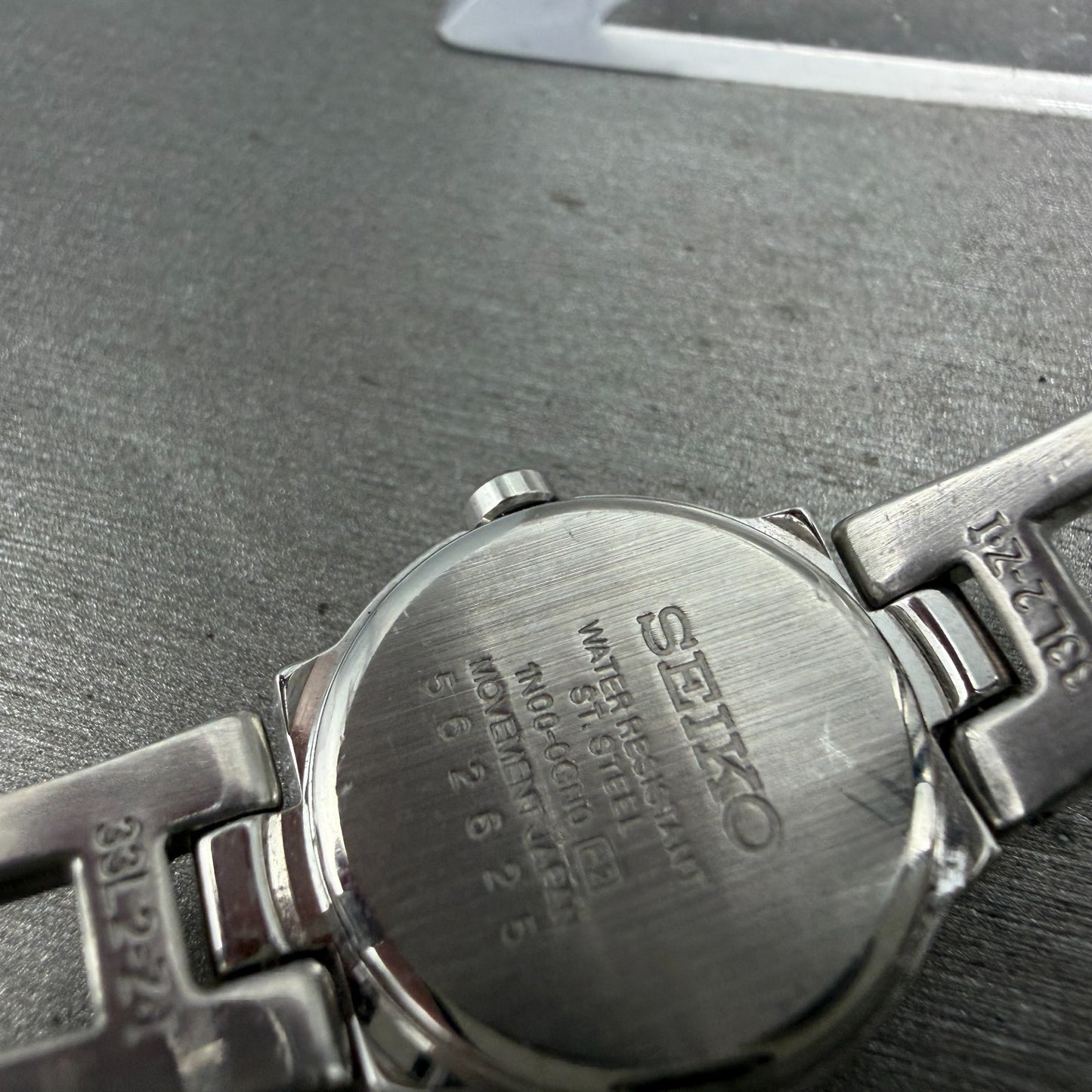 Seiko Watch Women 20mm MOP Dial Silver Tone Round 1n00-0gn0 Vintage New Battery9