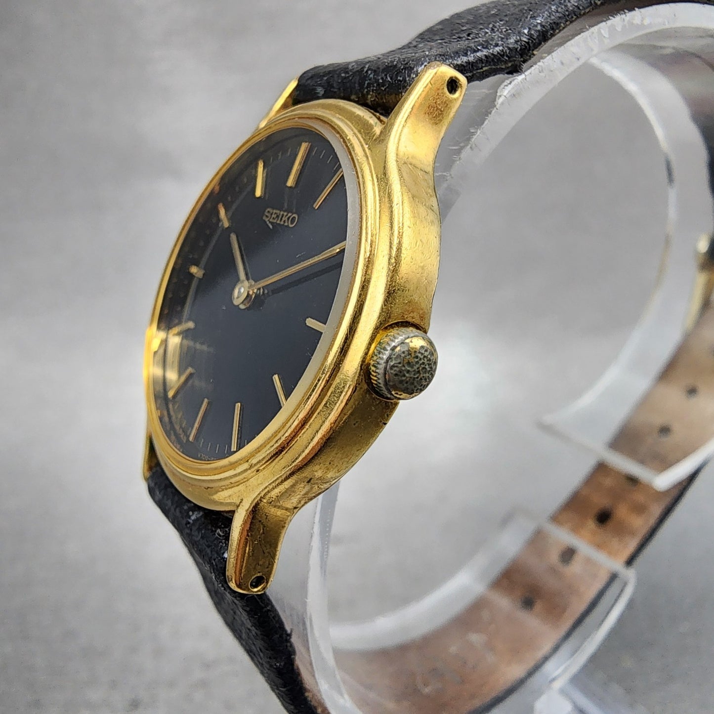 Seiko Watch Women 26mm Black Dial Gold Tone Round V7006091 New Battery B12342