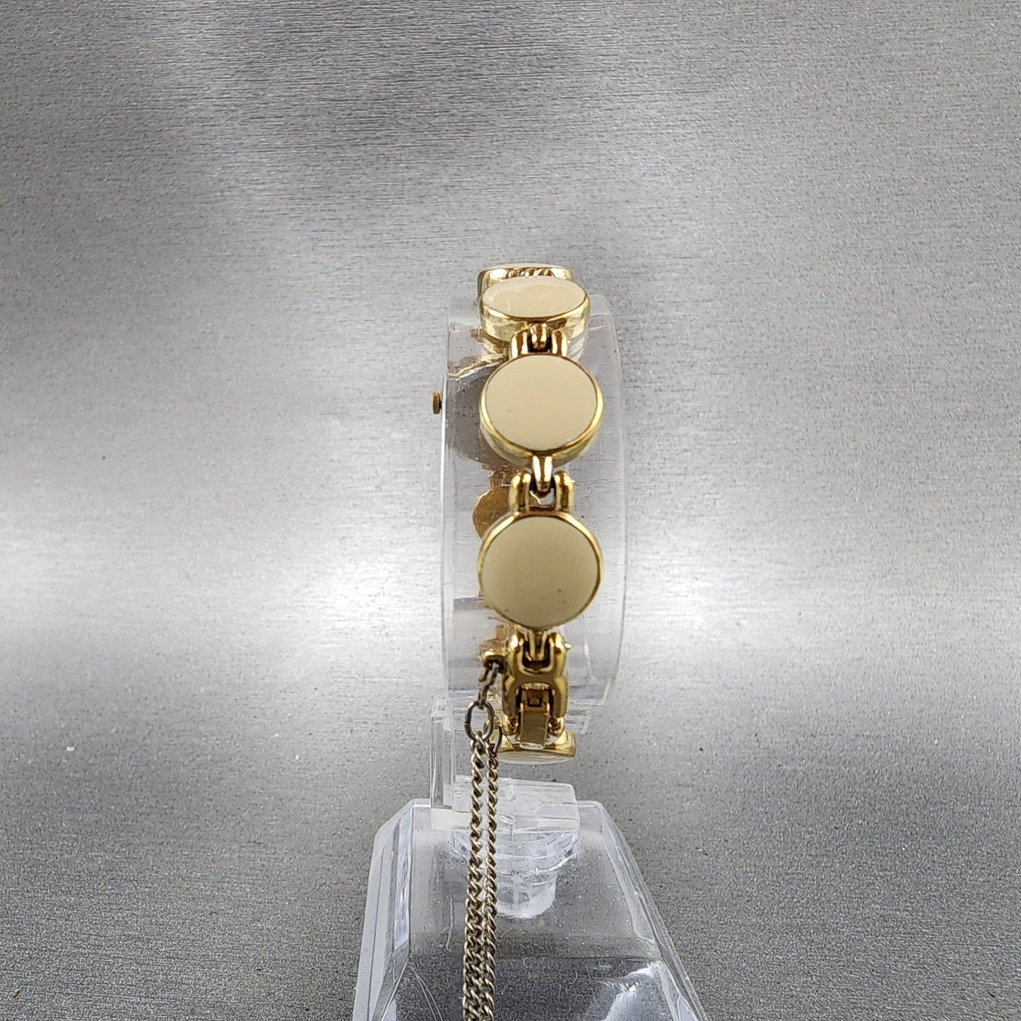 Seiko Alba Watch Women 20mm White Dial Gold Tone Round Y588005b New Battery7