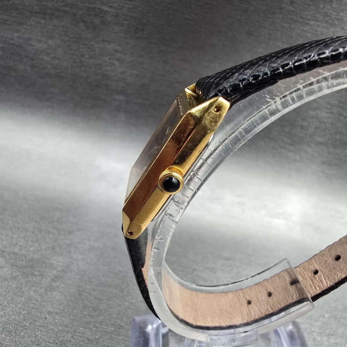 Seiko Tank Watch Women 18mm Black Dial Gold Rectangle V401-5670 New Battery2