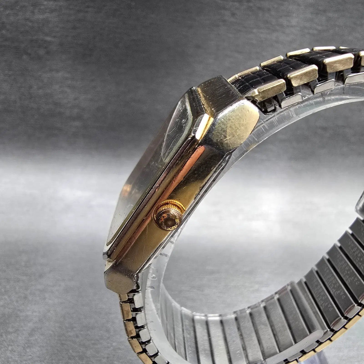 Citizen CQ Watch Men 27mm Black Dial Gold Tone Rectangle 4031-986351 New Battery2