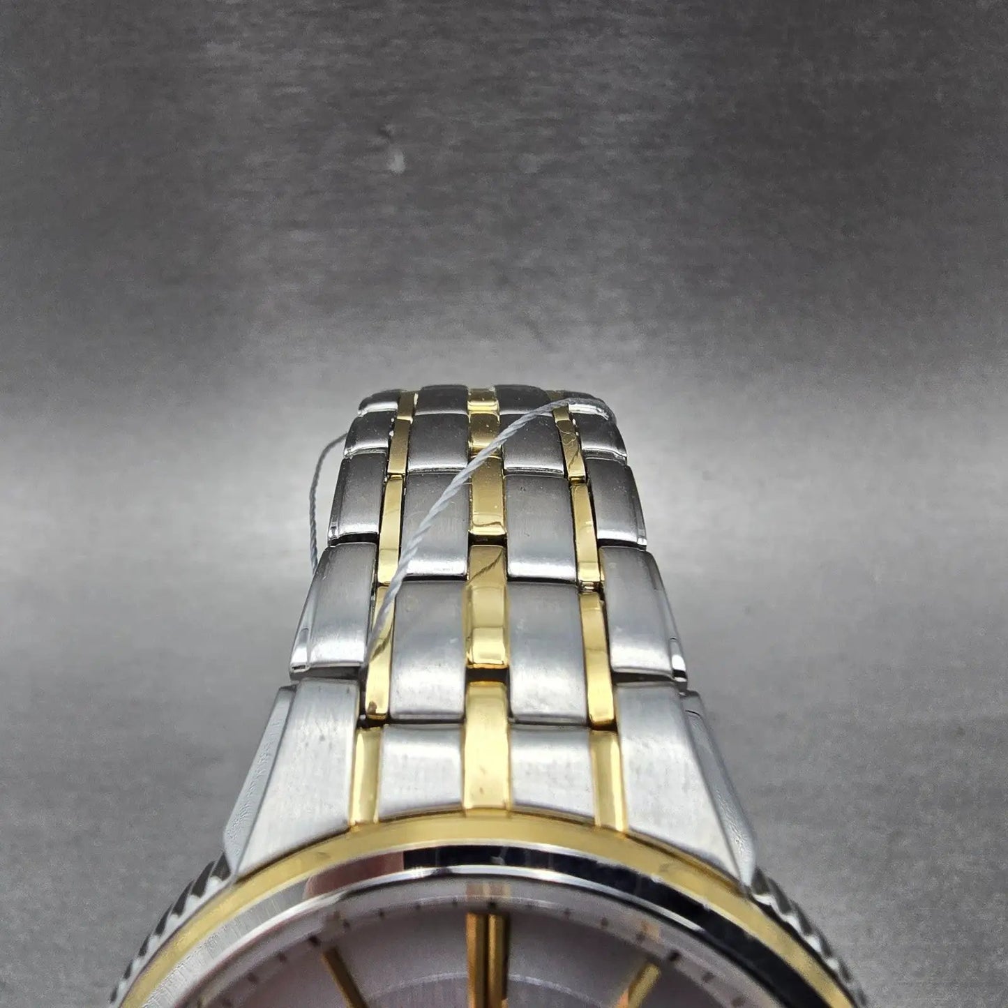 Seiko Solar Watch Men 40mm Silver Dial Two Tone Date Round V157-0CY0 Runs4