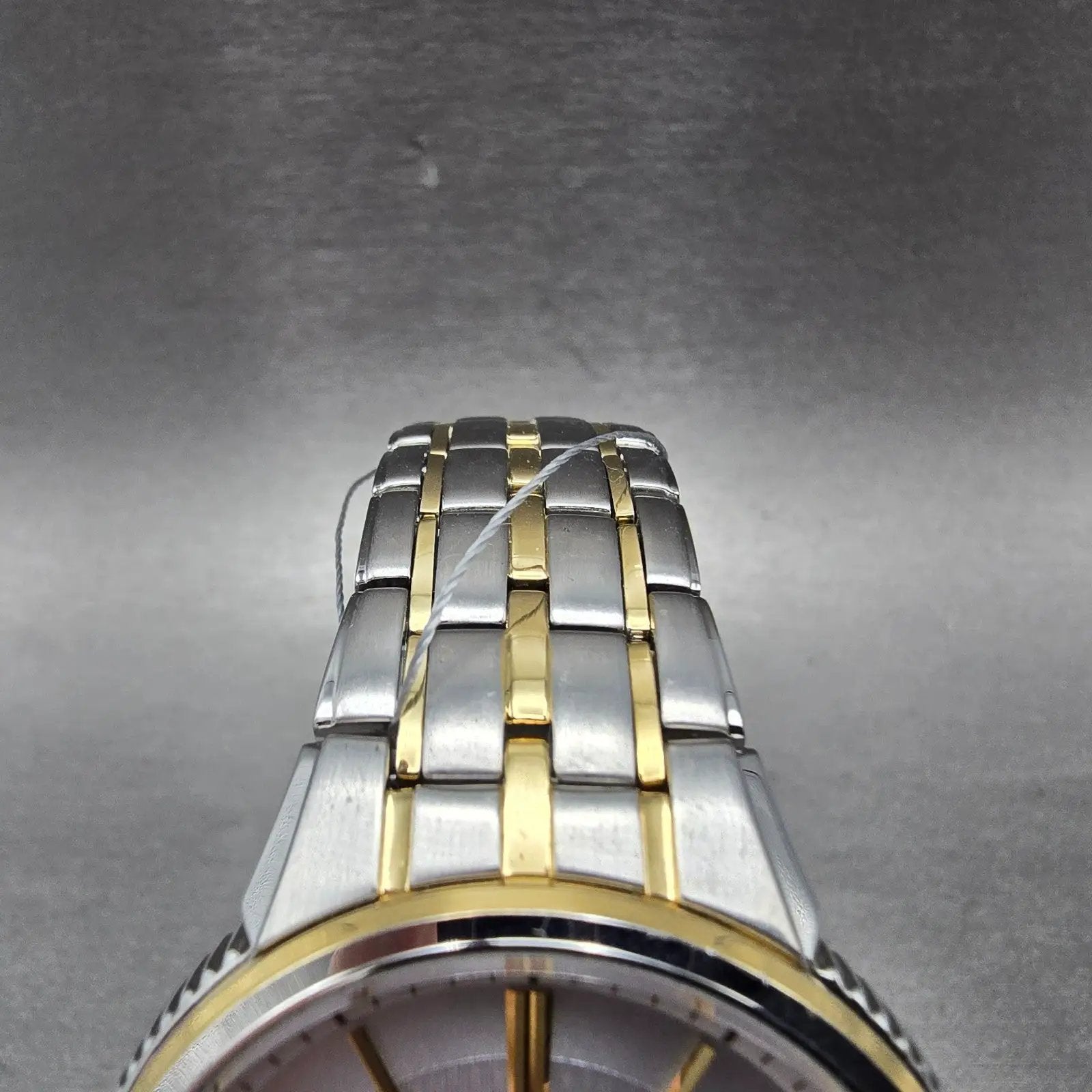 Seiko Solar Watch Men 40mm Silver Dial Two Tone Date Round V157-0CY0 Runs4