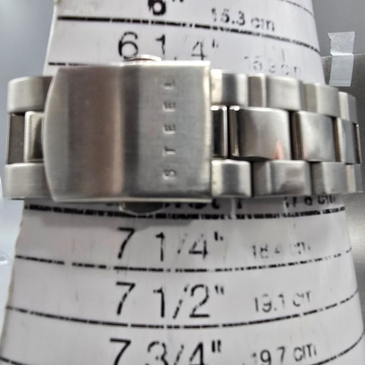 Guess Steel Watch Men 37mm Champagne Dial Steel Date Round G85391G New Battery10