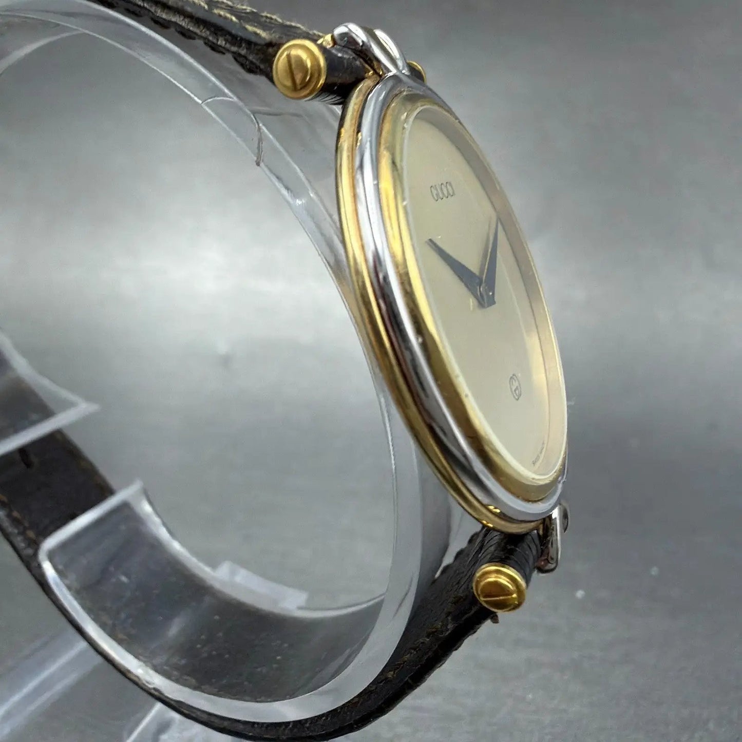 Gucci 4500m Watch Men 32mm Black Dial Gold Plated Round Leather Band New Batt AB3