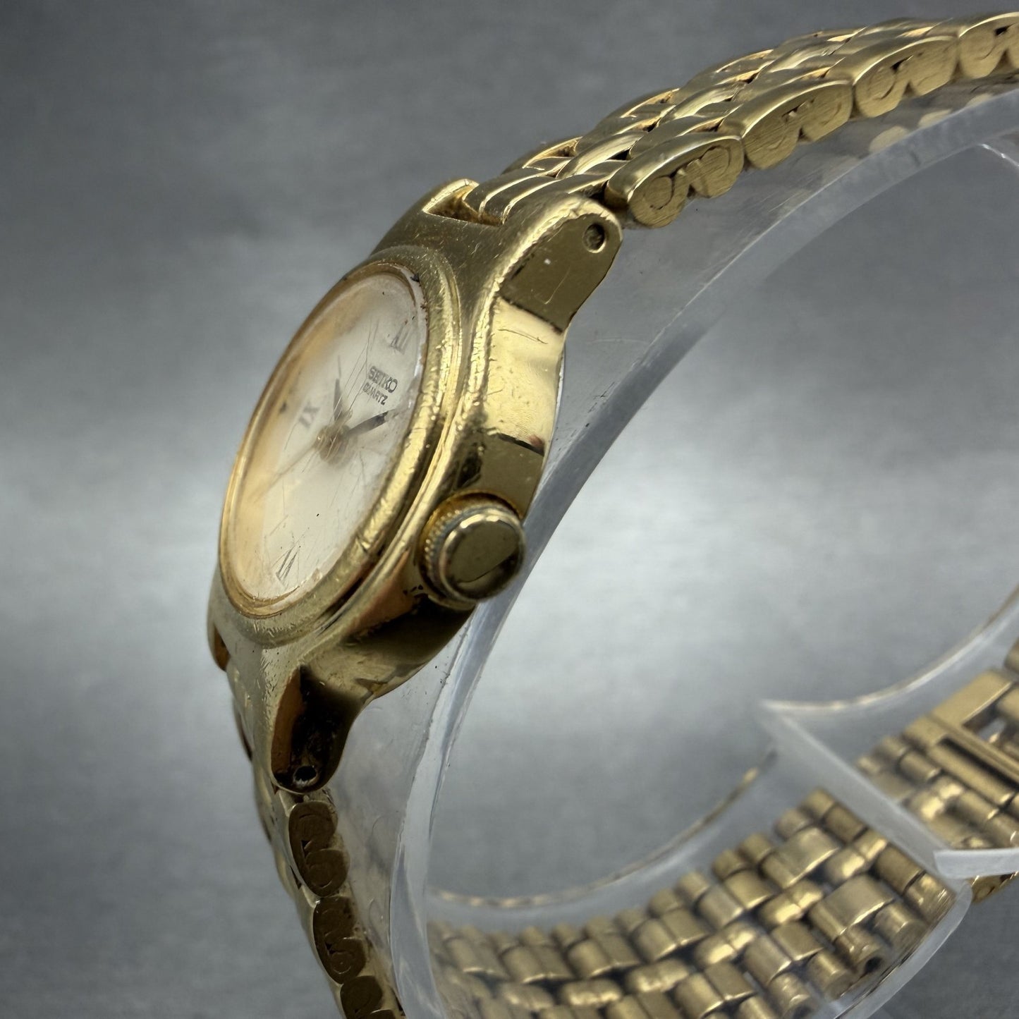 Seiko Watch Women 19mm White Dial Gold Tone Round V4010518 New Battery2