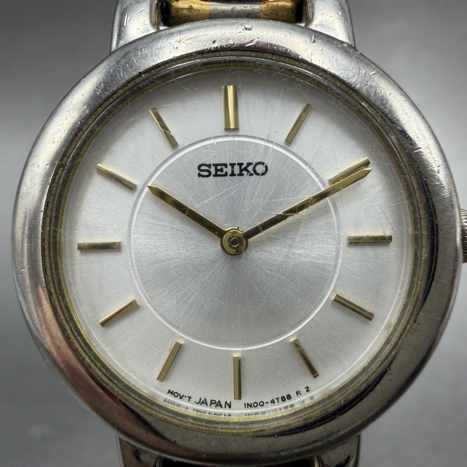 Seiko Watch Women 24mm White Dial Two Tone Round 1N00-1E19 New Battery A1291