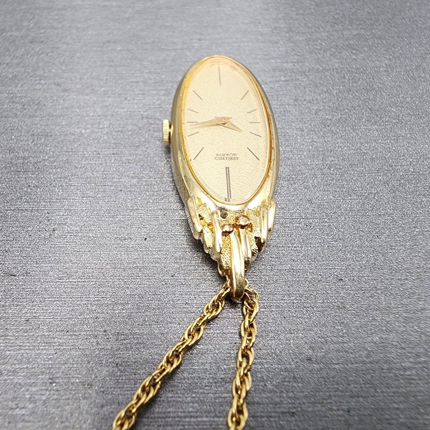 Seiko Necklace Watch Women 15mm Champagne Dial Gold Tone 13205520 New Battery5