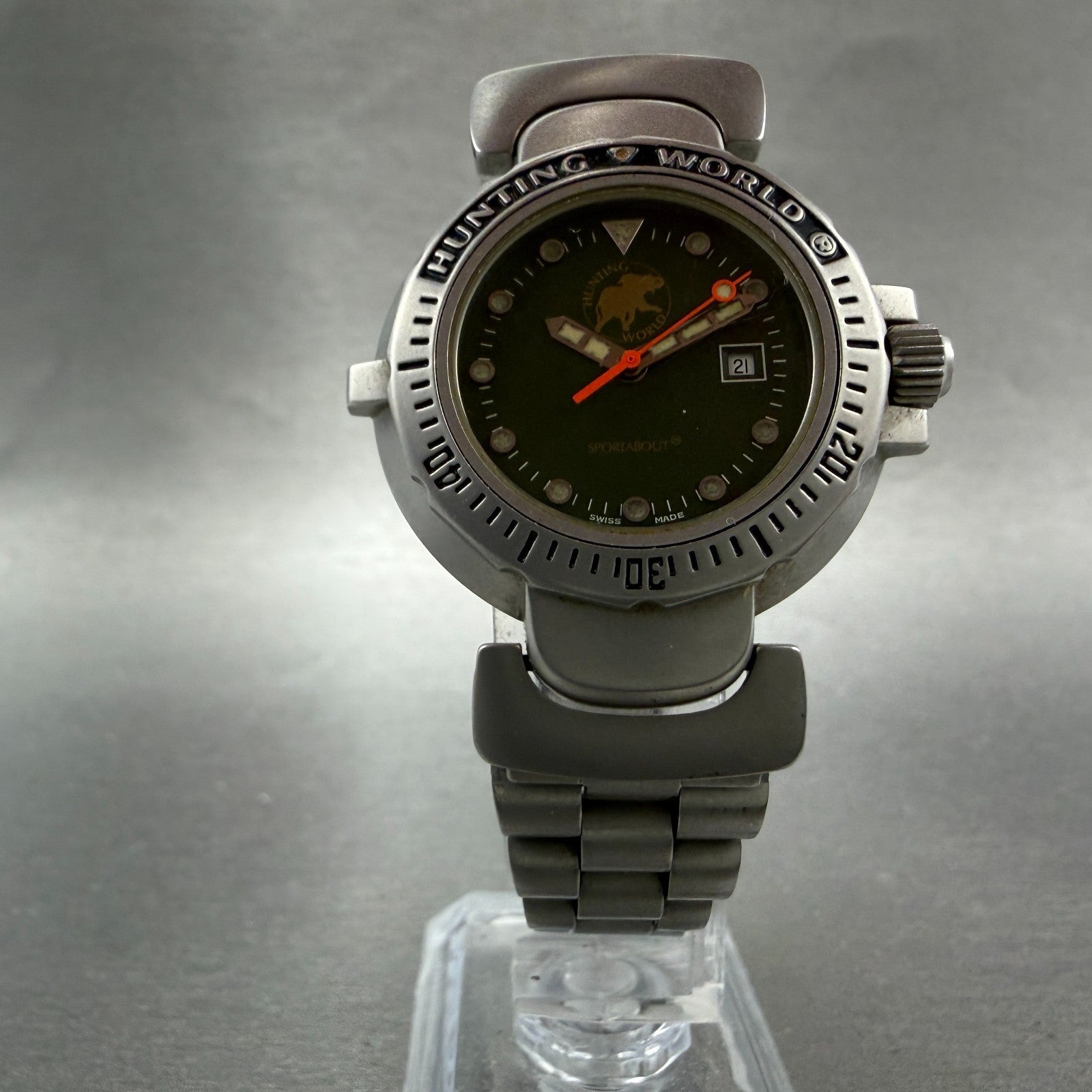 Hunting World Sportabout Dive Watch Women 33mm Green Dial Steel Date Round Works5