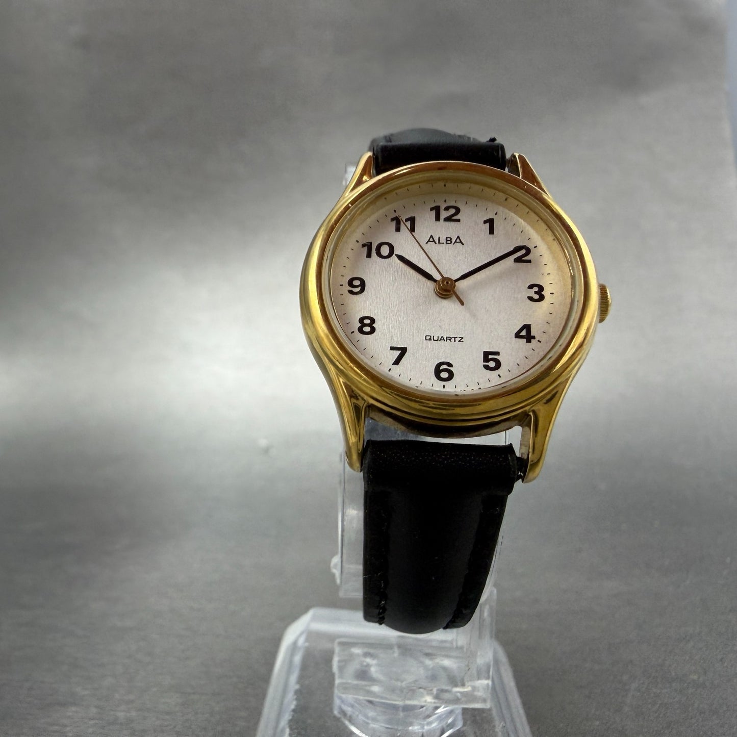 Seiko Alba Watch Women 26mm Silver Dial Gold Tone Round V811-1890 New Battery5