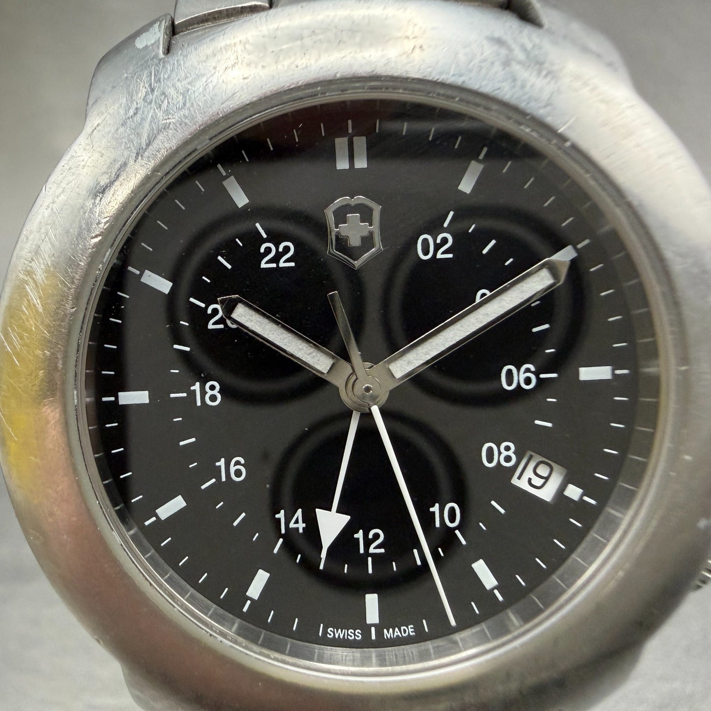 Victorinox V7-02 GMT Watch Men 37mm Black Dial Steel Date Round New Battery1